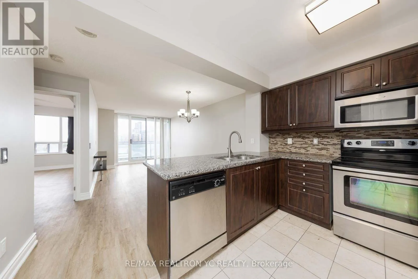 702 - 310 RED MAPLE ROAD