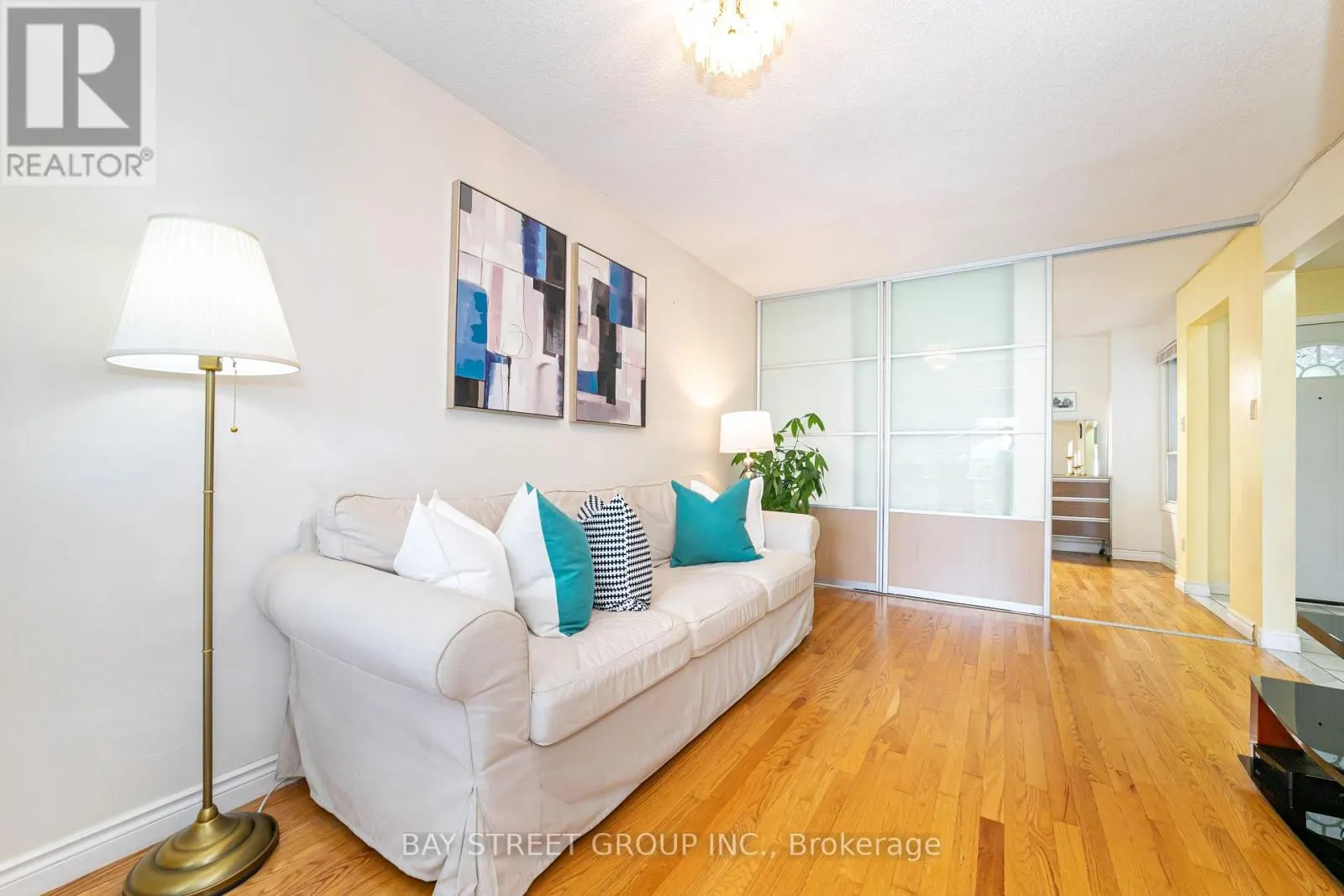 61 MABLEY CRESCENT