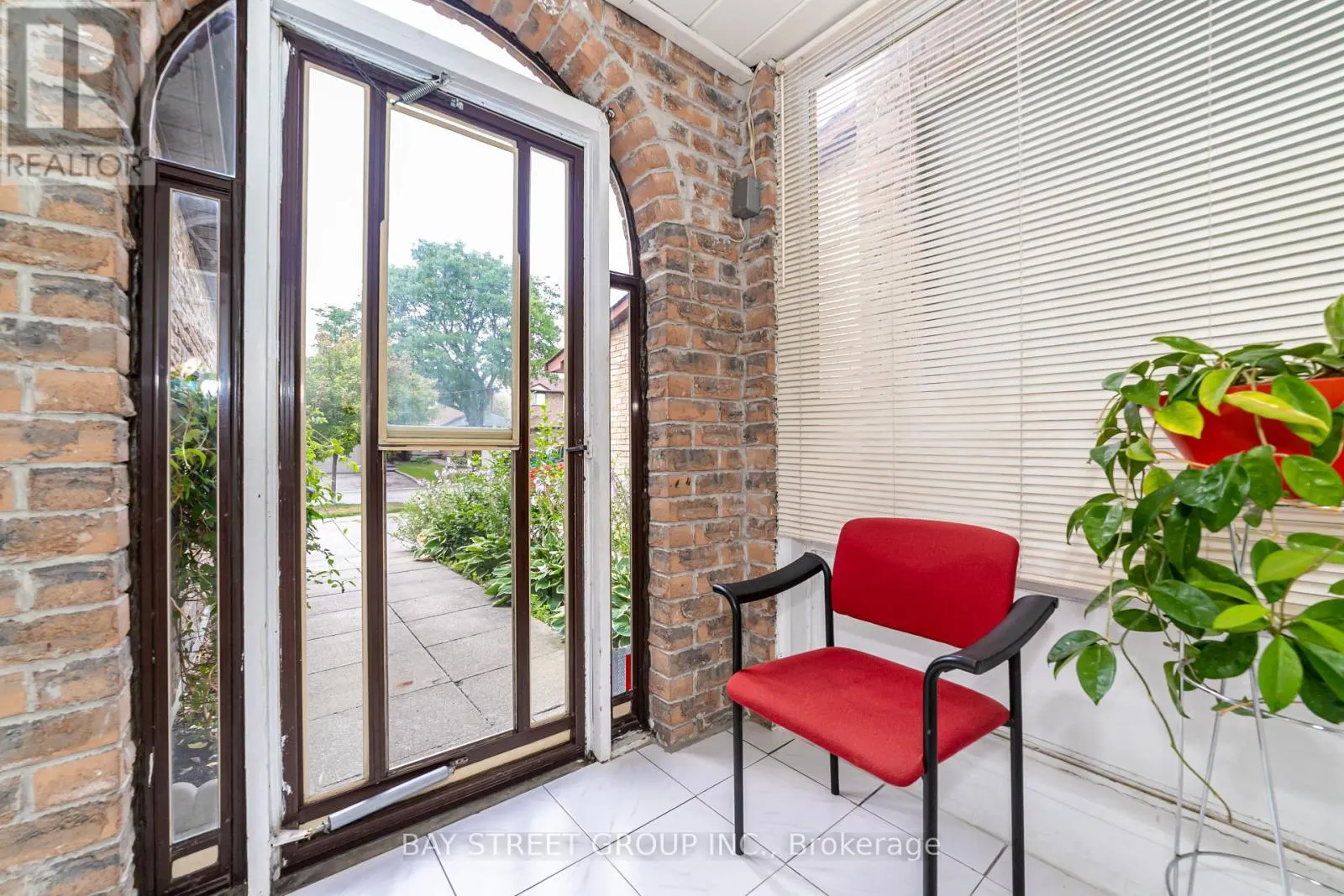 61 MABLEY CRESCENT