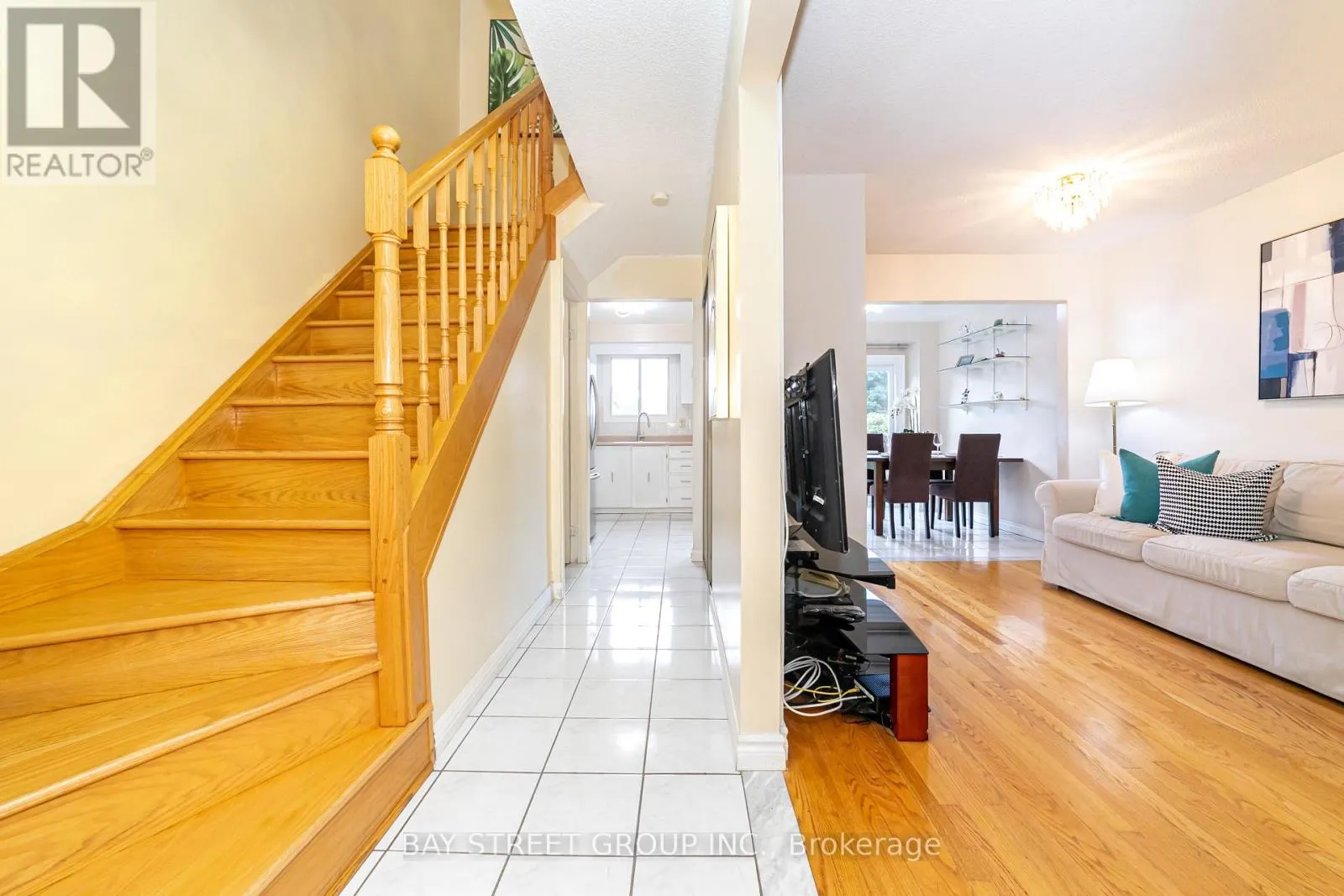 61 MABLEY CRESCENT