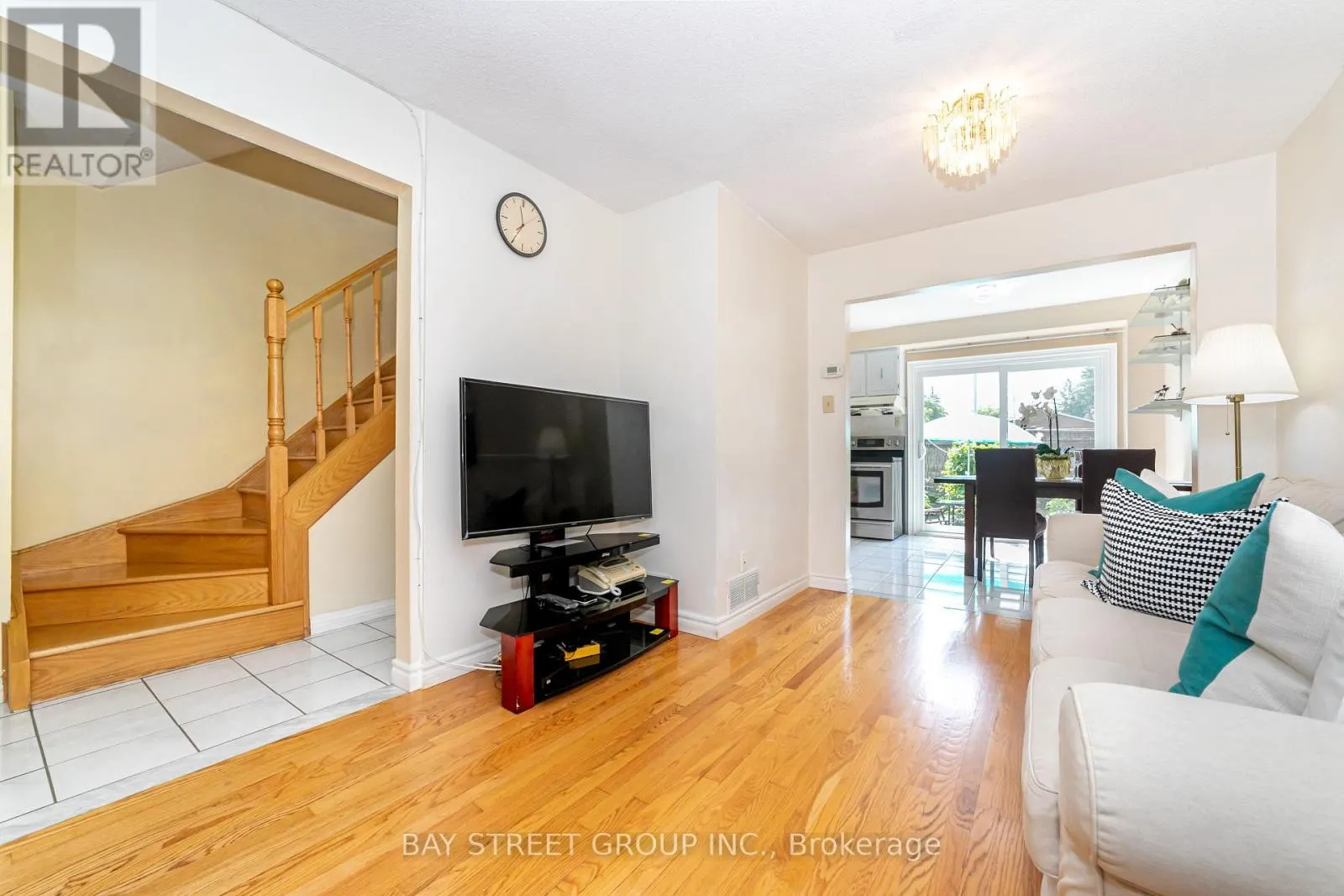 61 MABLEY CRESCENT
