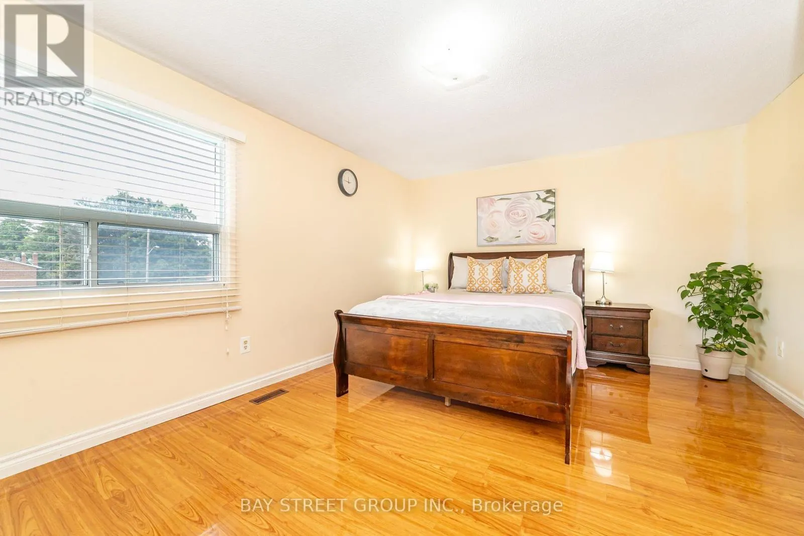 61 MABLEY CRESCENT