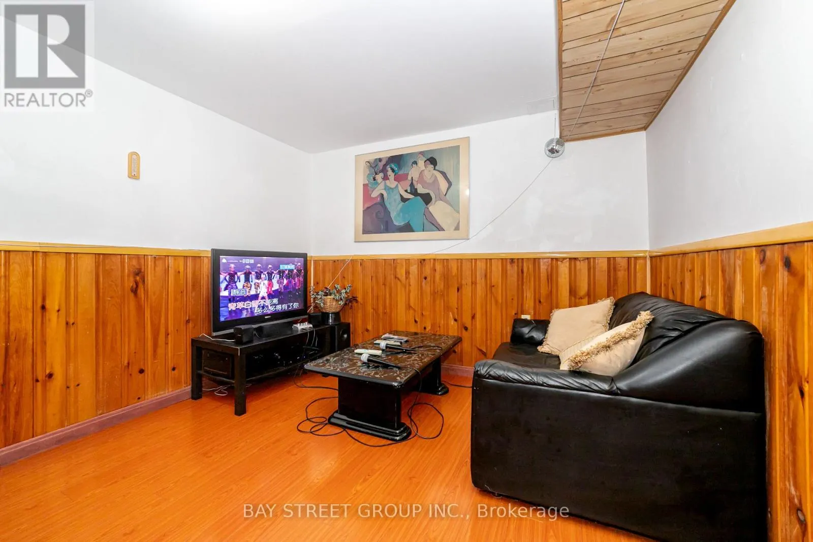 61 MABLEY CRESCENT