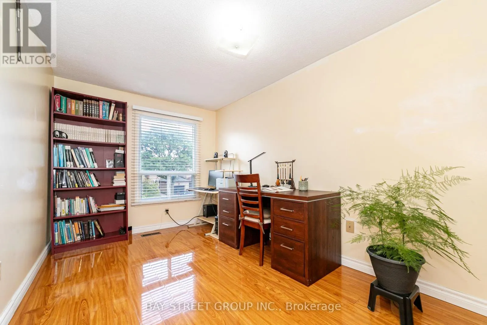 61 MABLEY CRESCENT