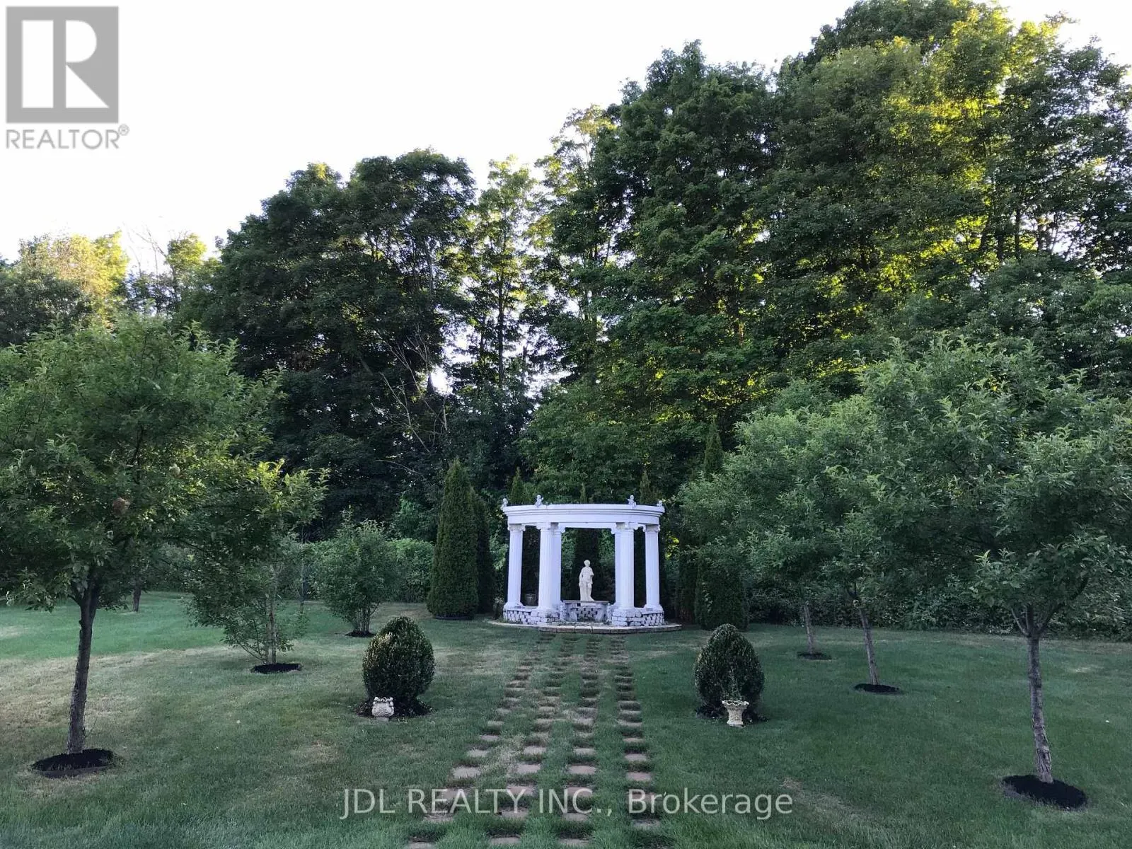 15 LAKE WOODS DRIVE
