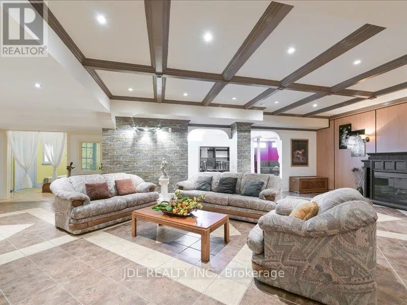 15 LAKE WOODS DRIVE