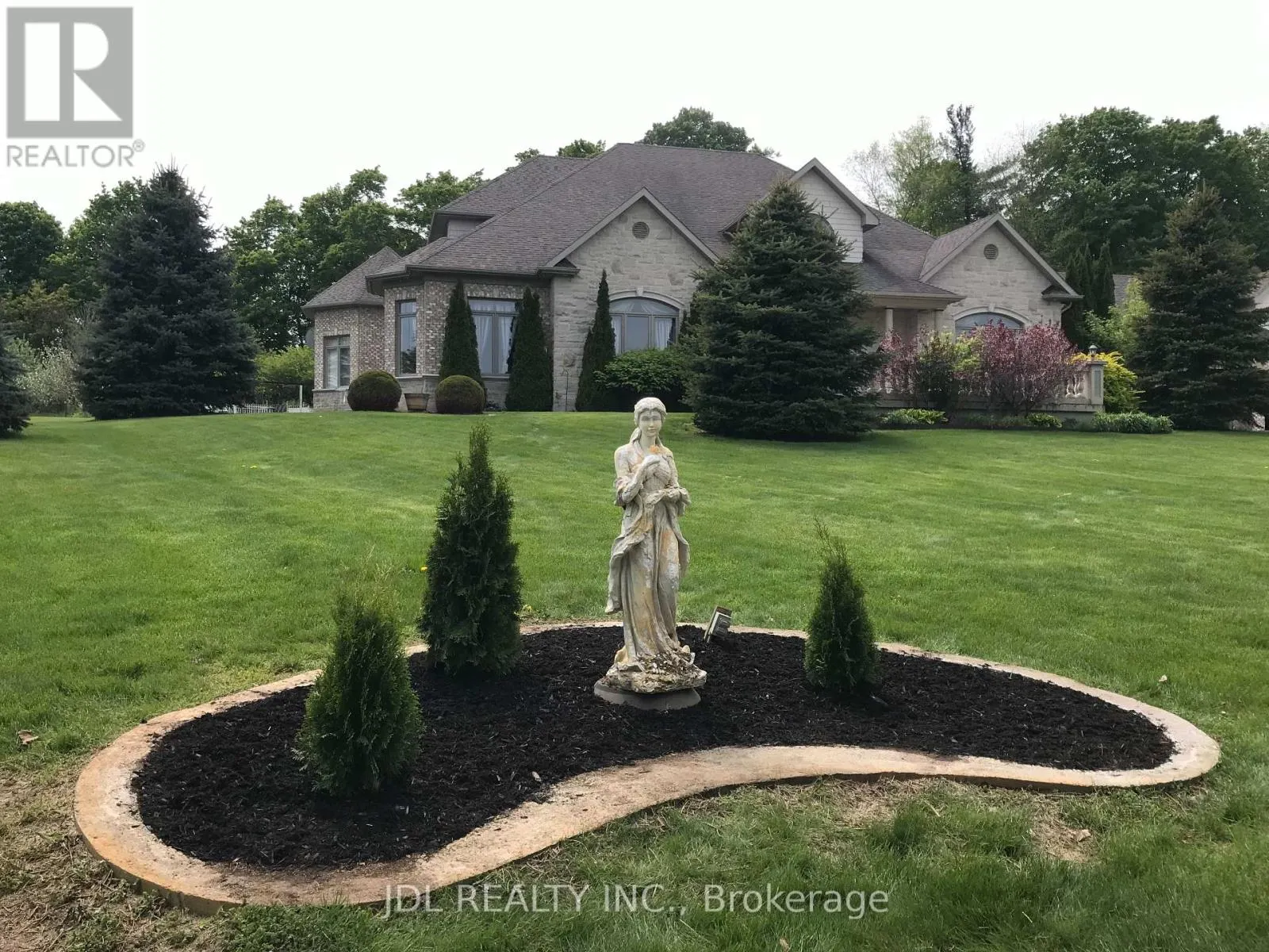15 LAKE WOODS DRIVE