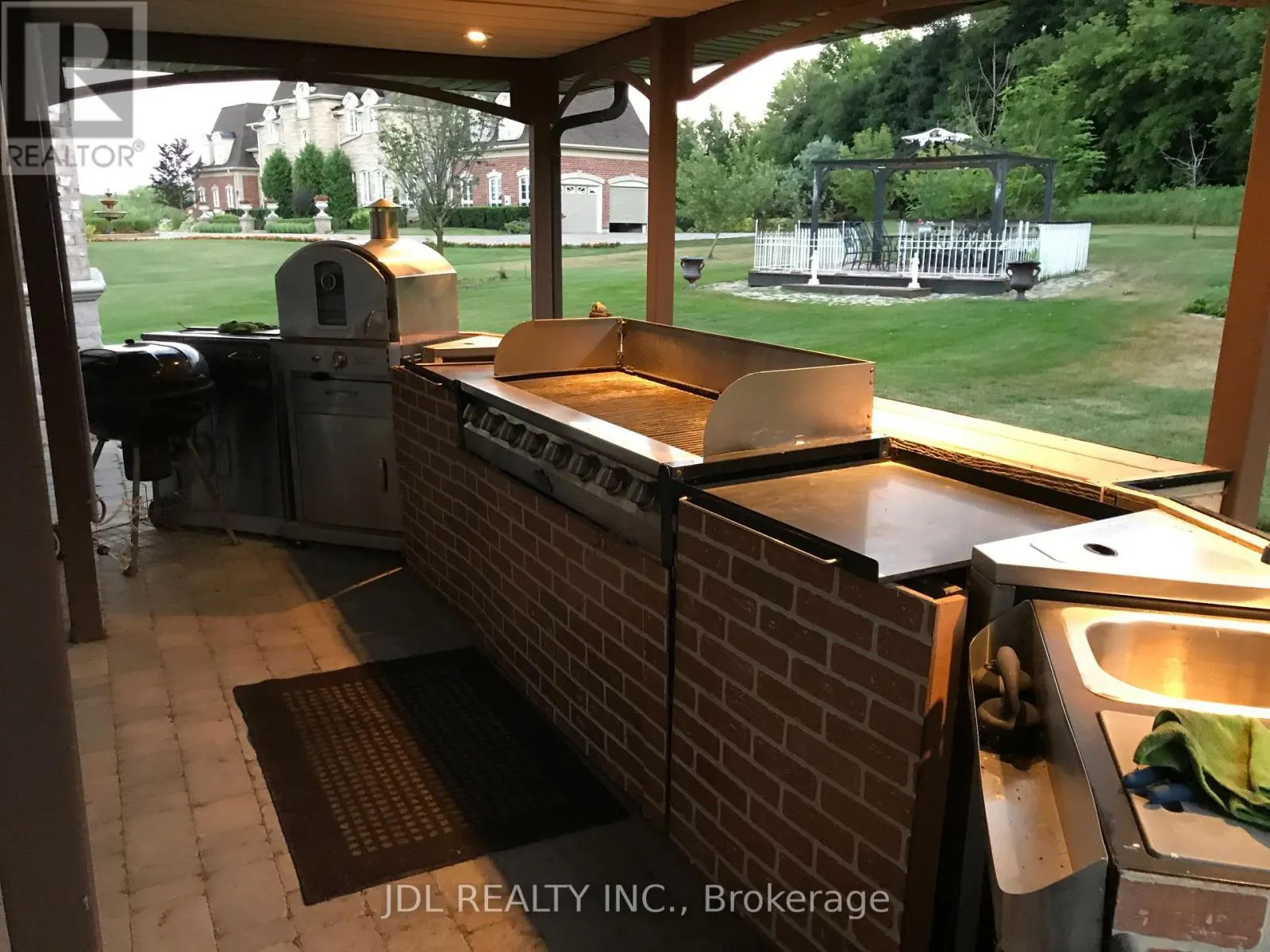 15 LAKE WOODS DRIVE