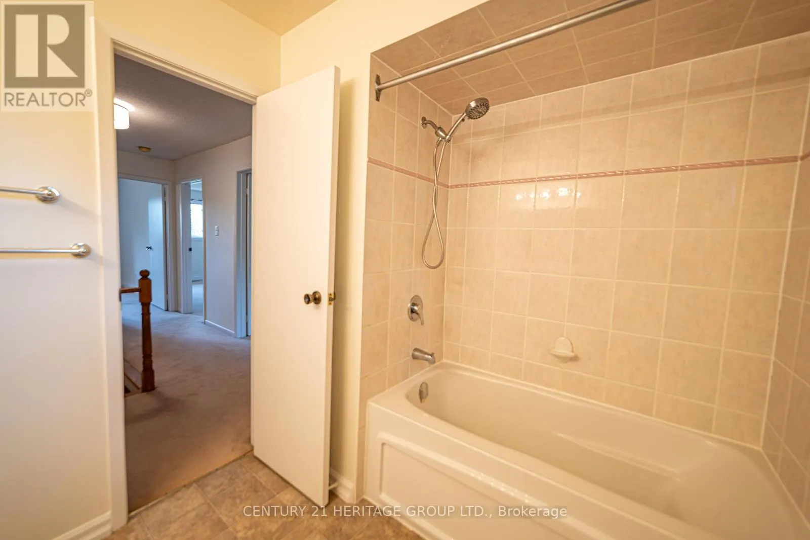 UPPER LEVEL - 42 PORTLAND CRESCENT