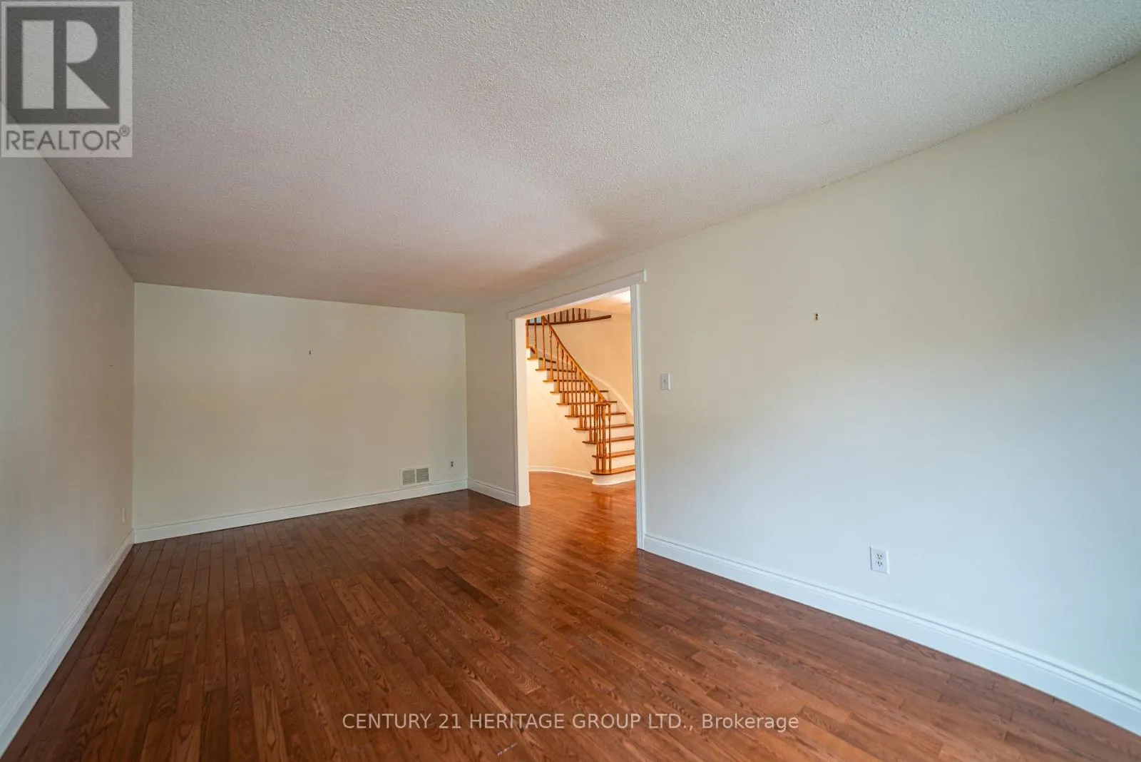 UPPER LEVEL - 42 PORTLAND CRESCENT