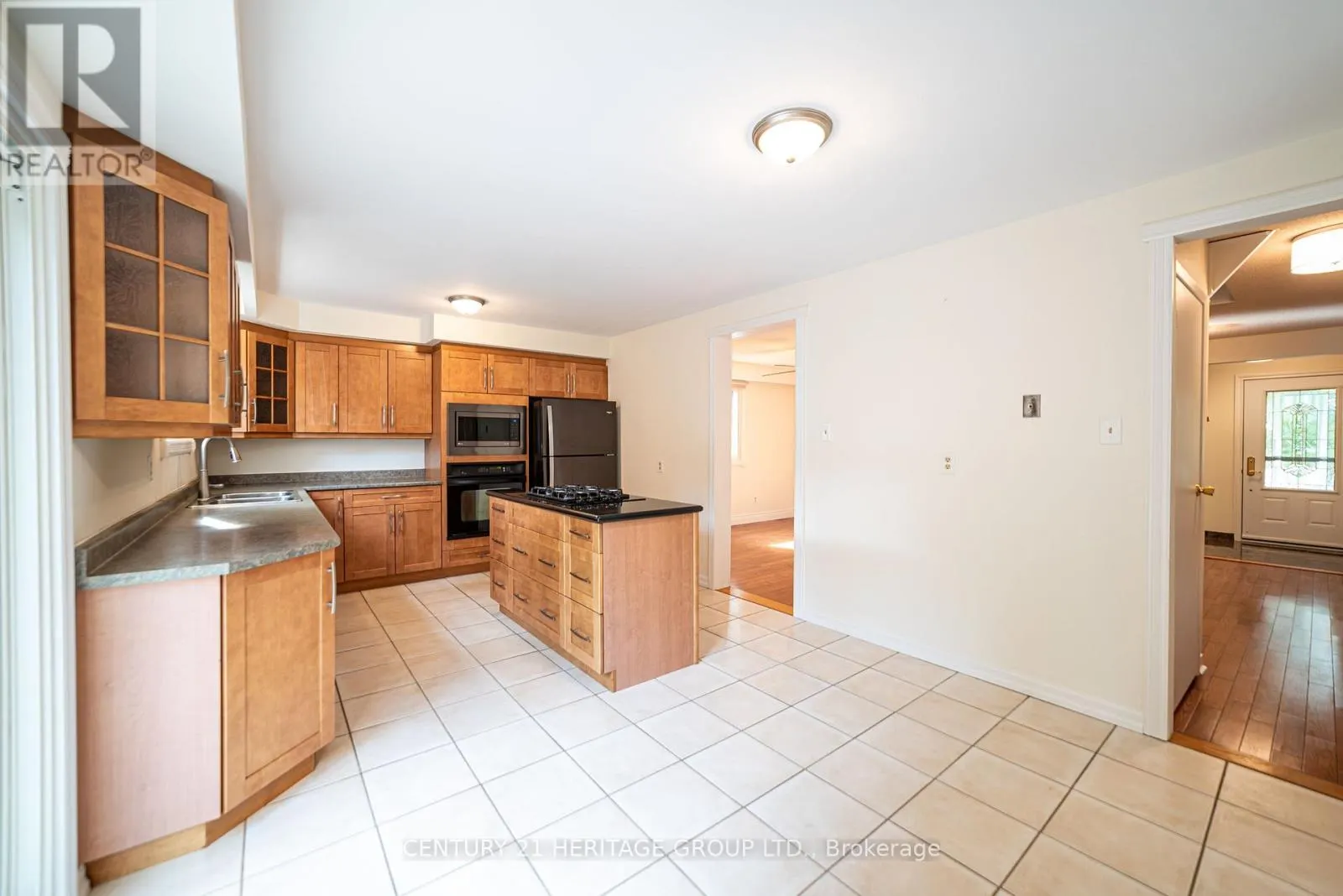 UPPER LEVEL - 42 PORTLAND CRESCENT