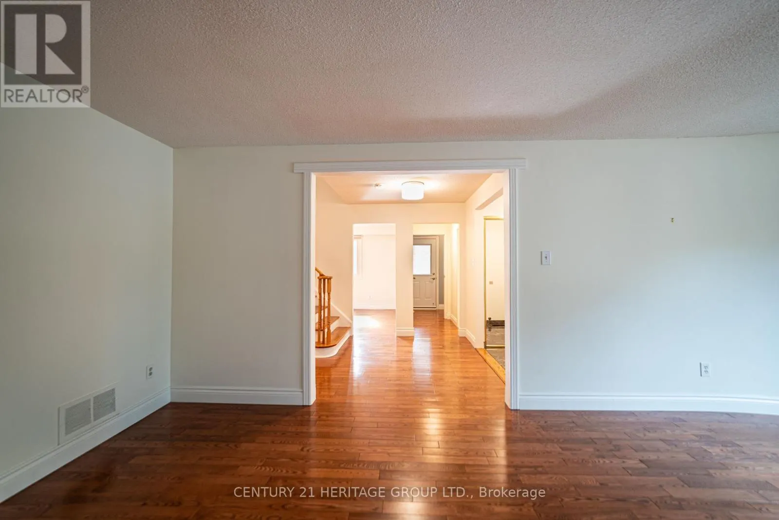 UPPER LEVEL - 42 PORTLAND CRESCENT