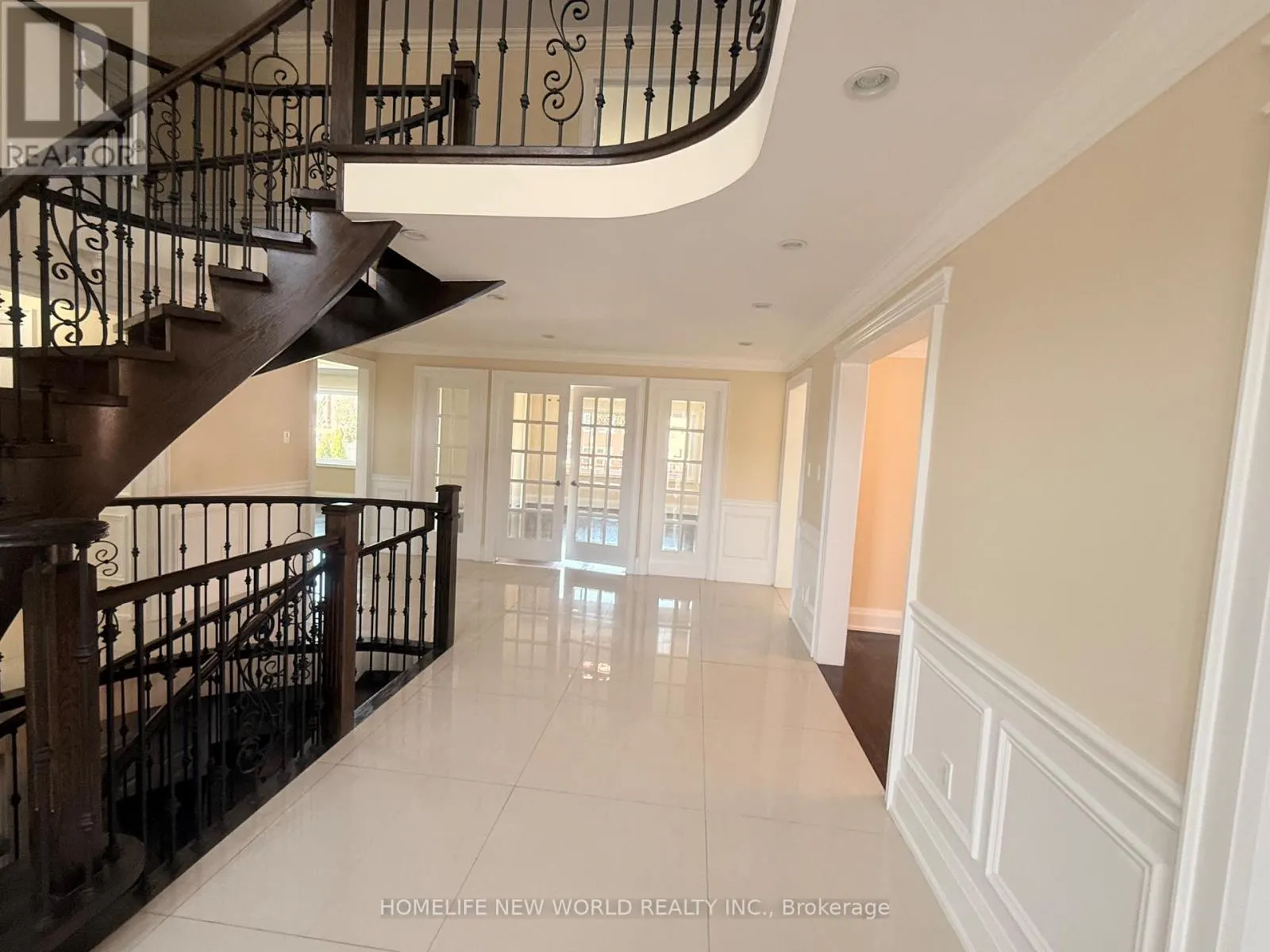 2 GATEWOOD COURT