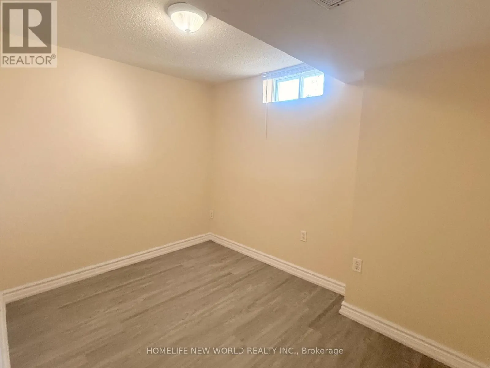2 GATEWOOD COURT