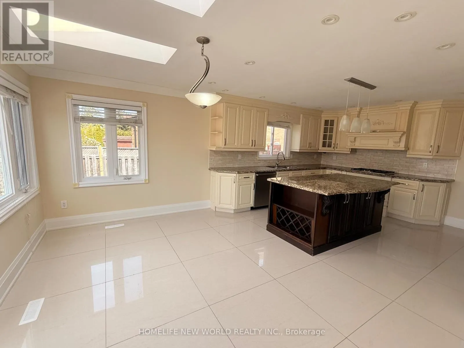 2 GATEWOOD COURT