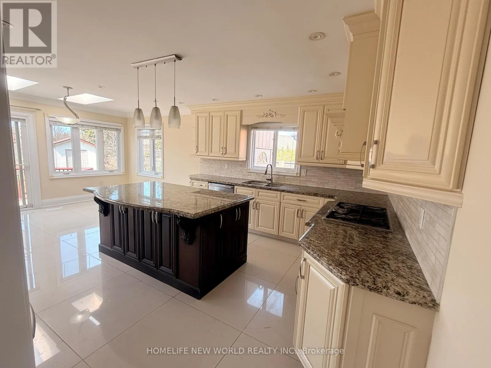 2 GATEWOOD COURT