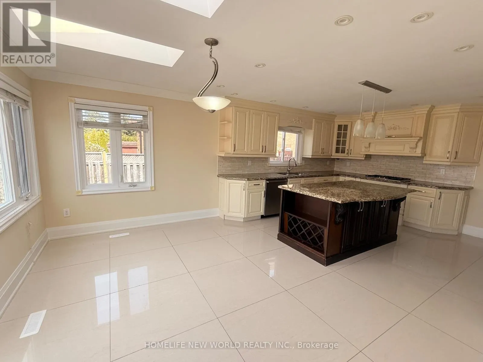 2 GATEWOOD COURT