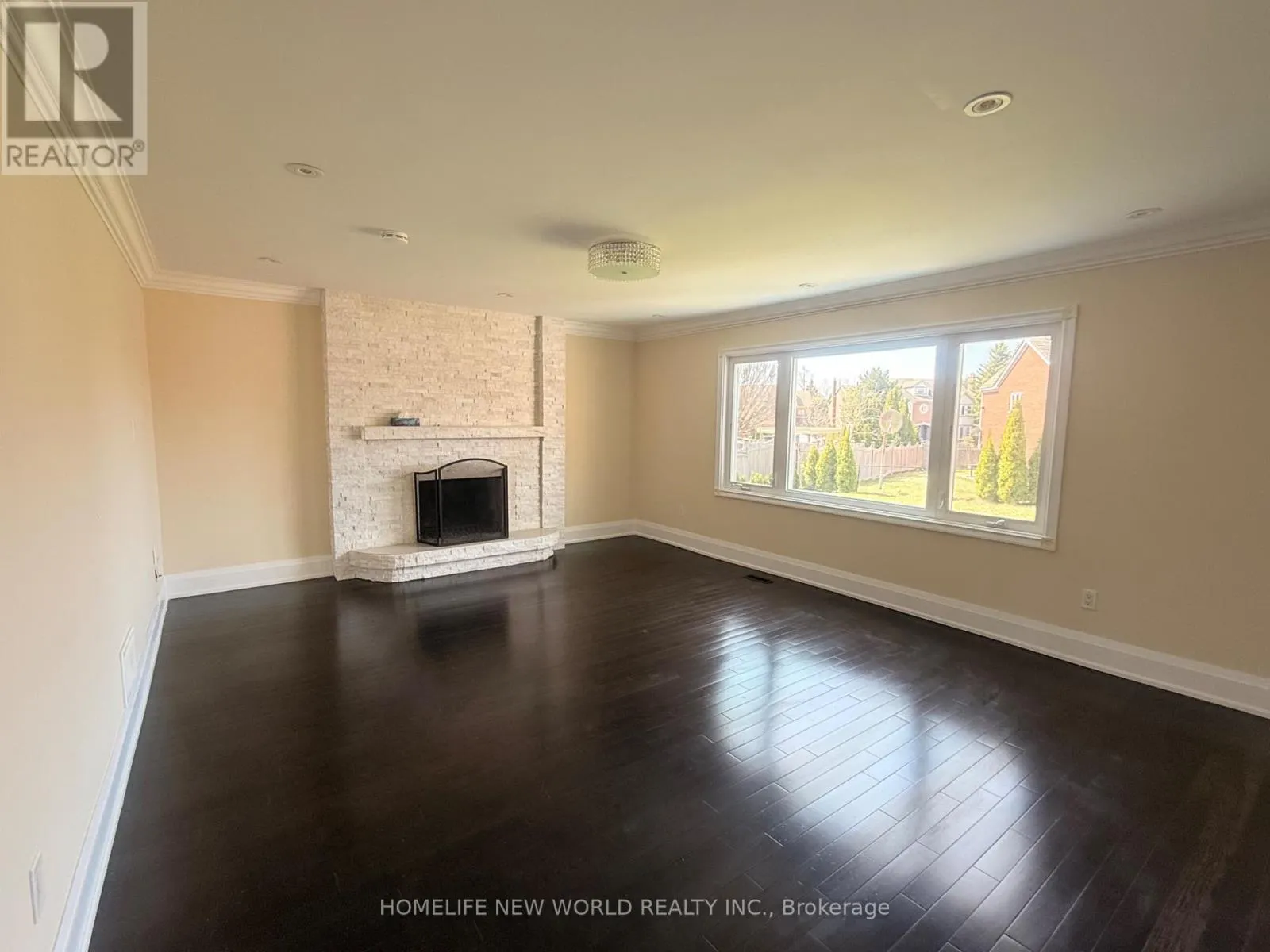 2 GATEWOOD COURT