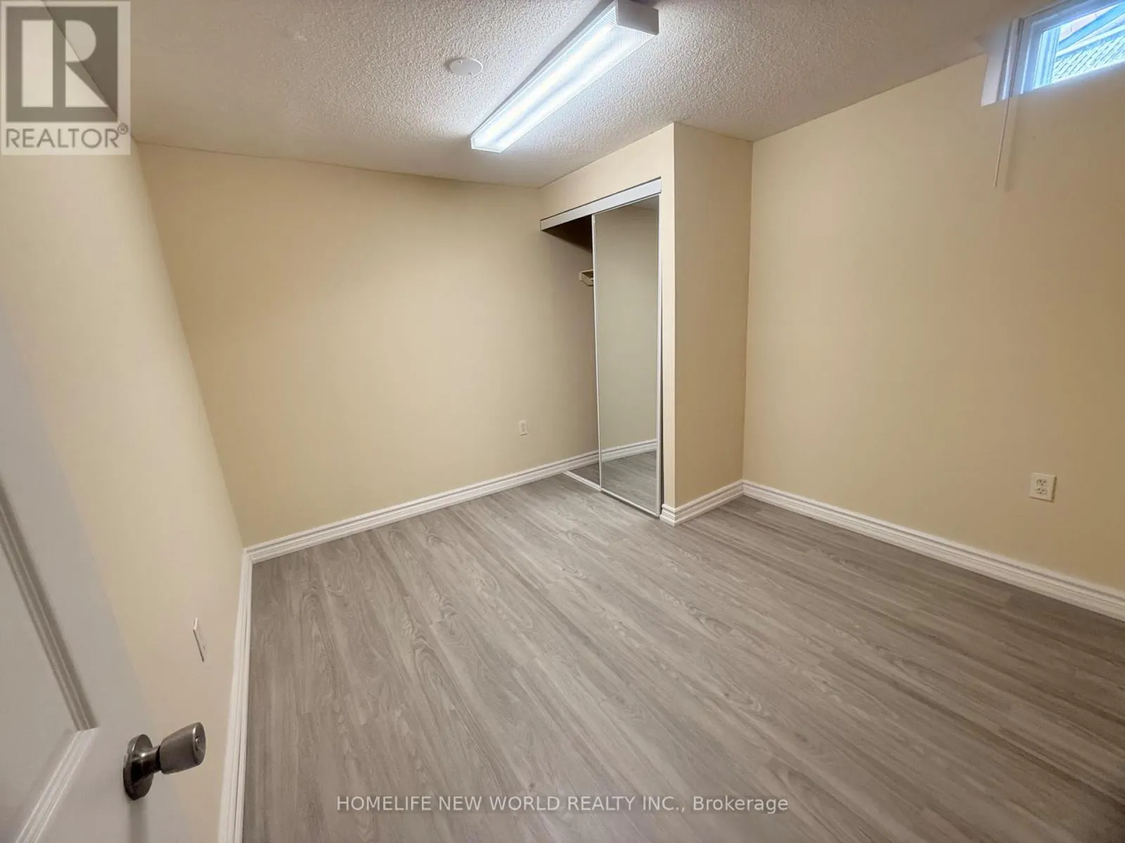 2 GATEWOOD COURT