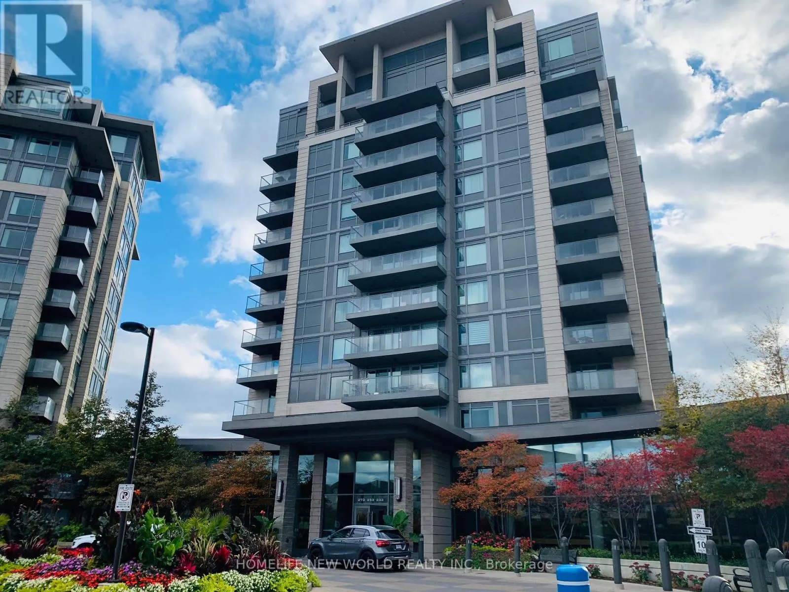 911 - 253 SOUTH PARK ROAD