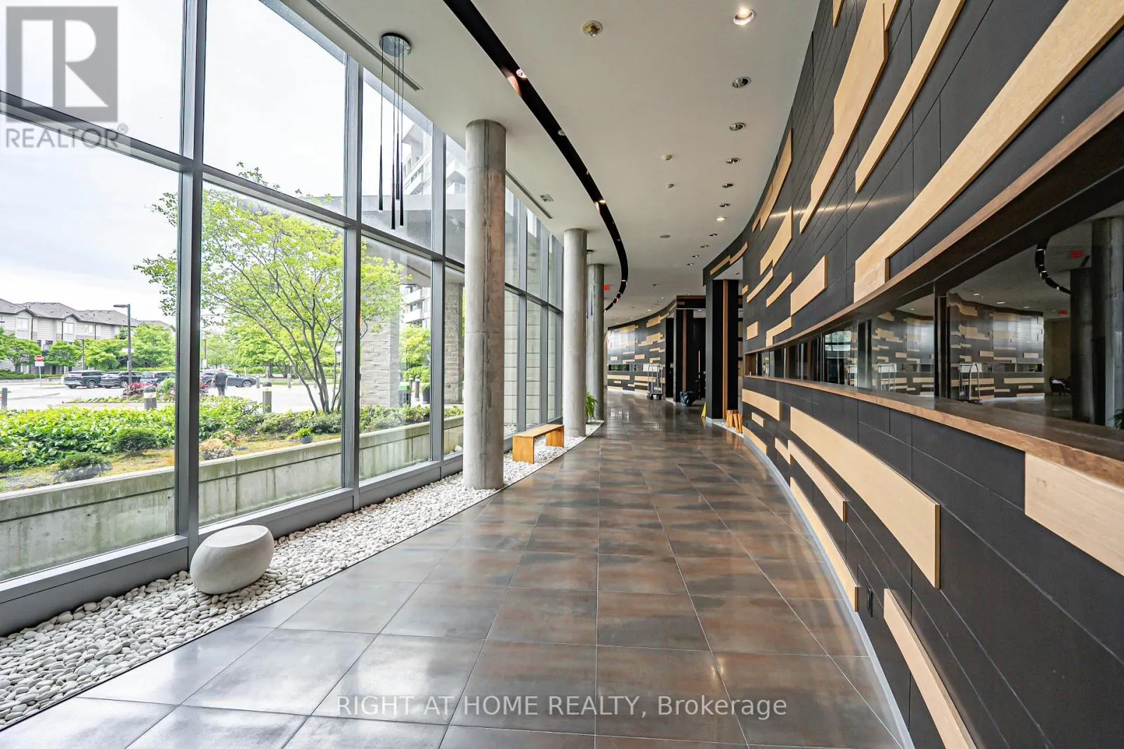 809 - 273 SOUTH PARK ROAD