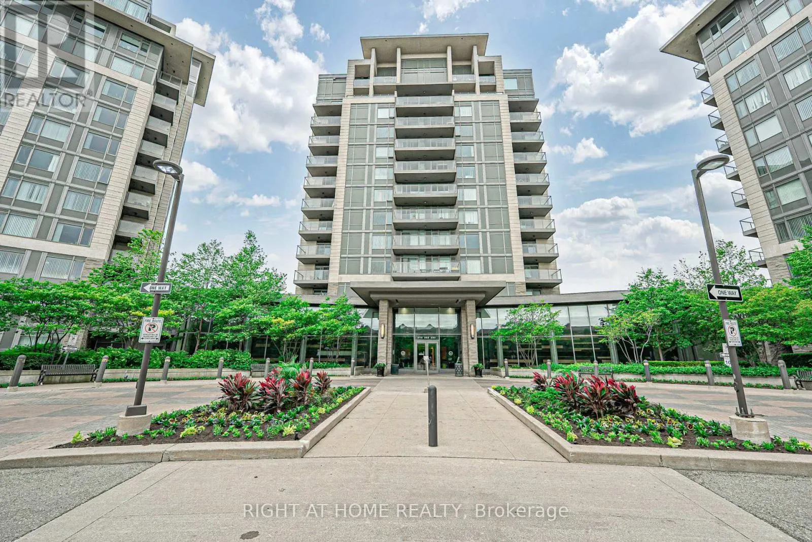 809 - 273 SOUTH PARK ROAD