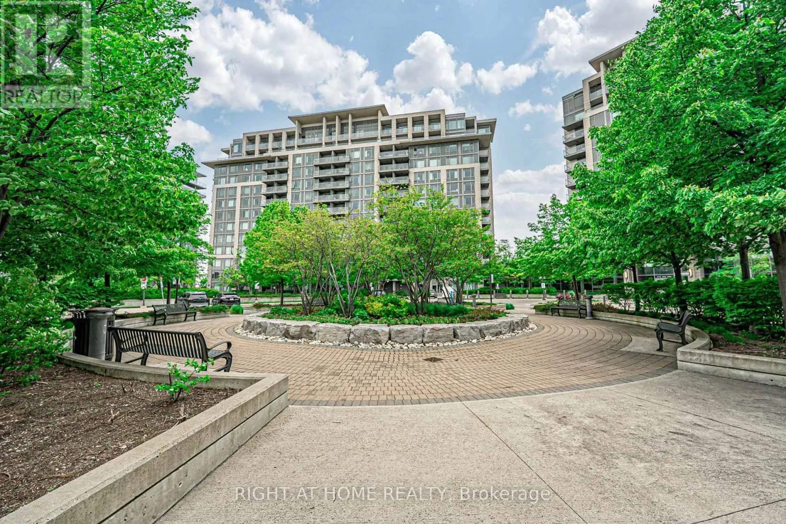 809 - 273 SOUTH PARK ROAD