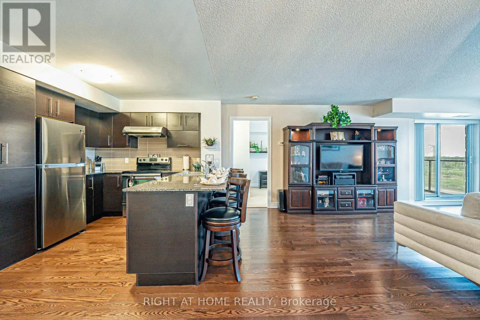 809 - 273 SOUTH PARK ROAD