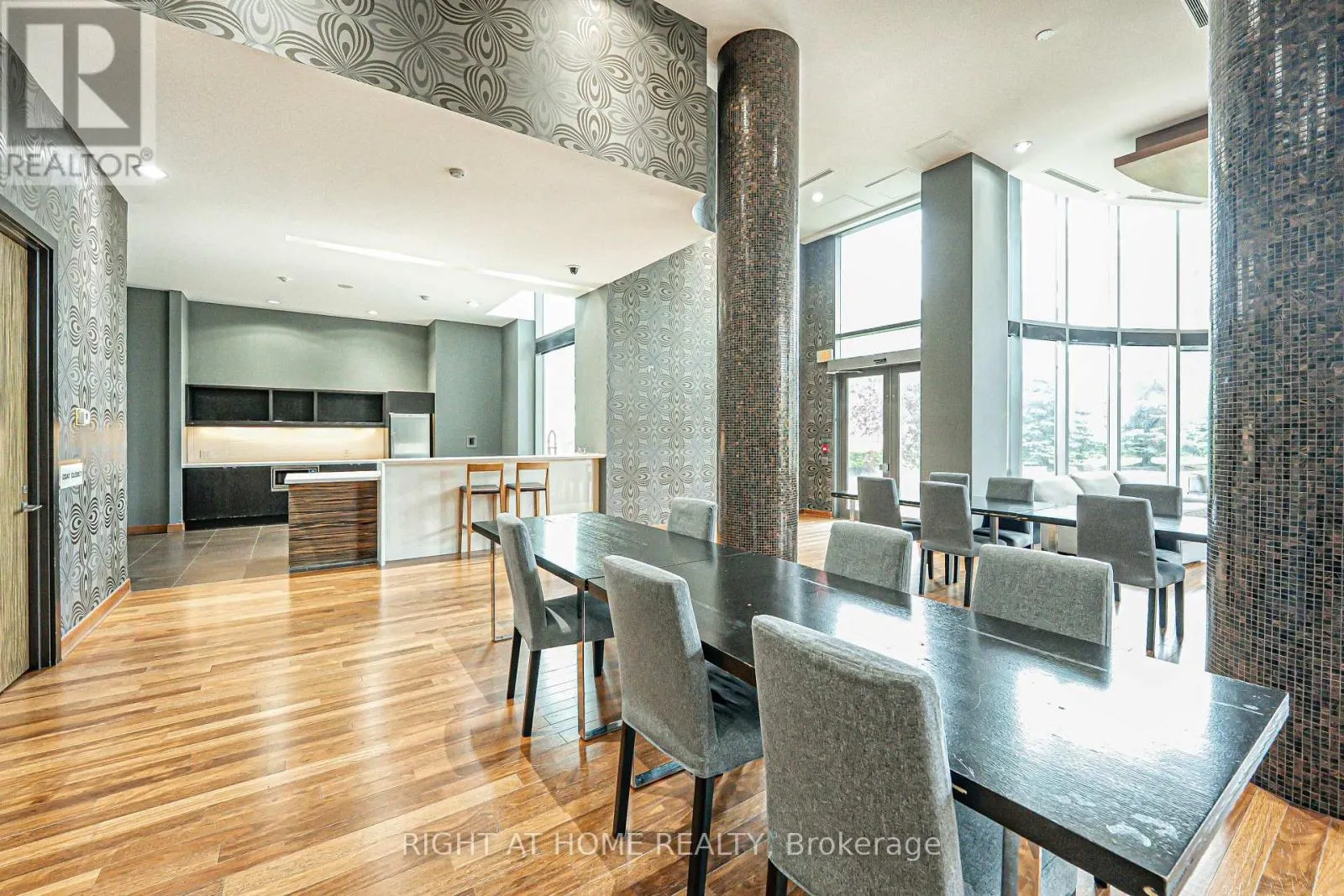 809 - 273 SOUTH PARK ROAD