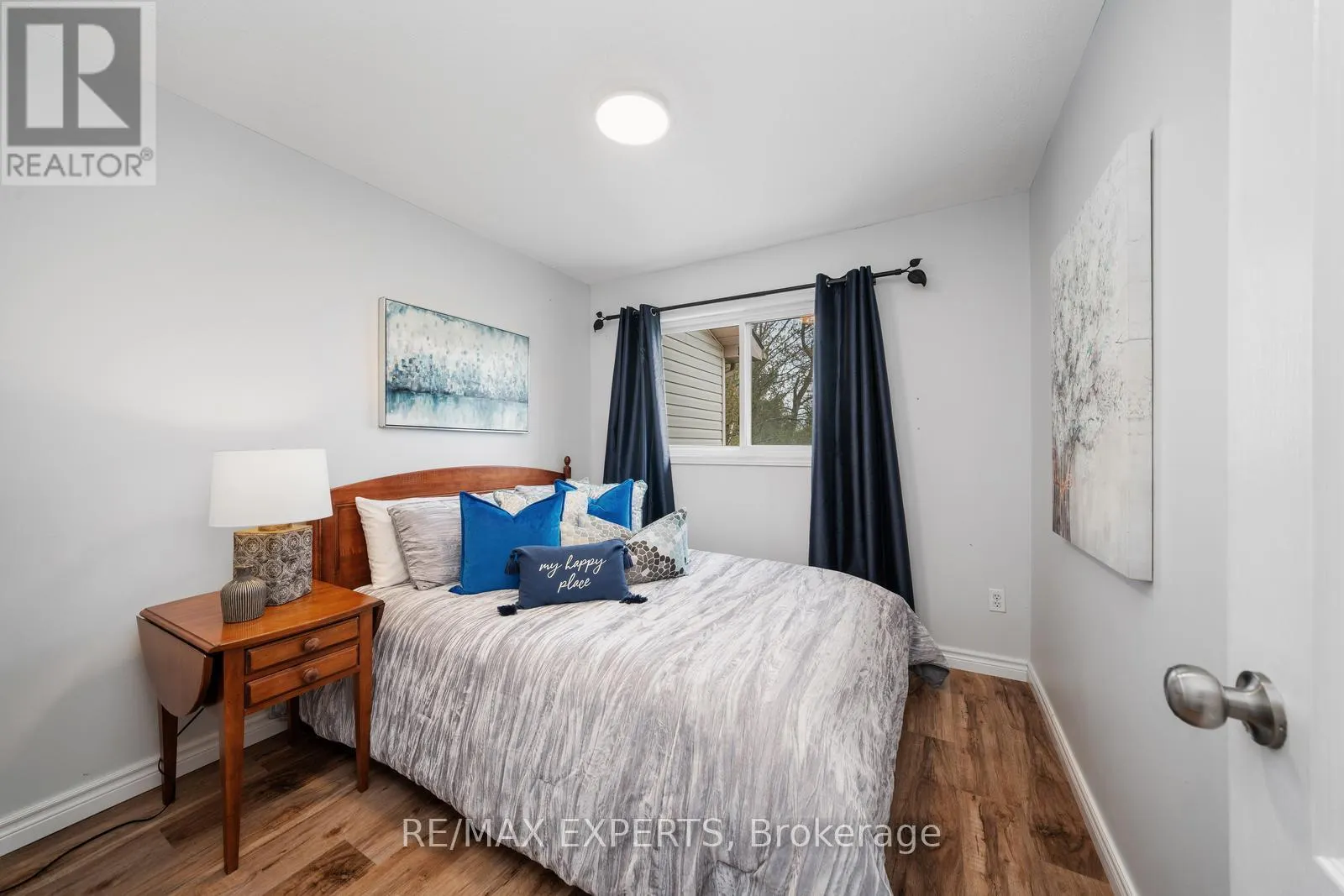 89 PARKSIDE CRESCENT
