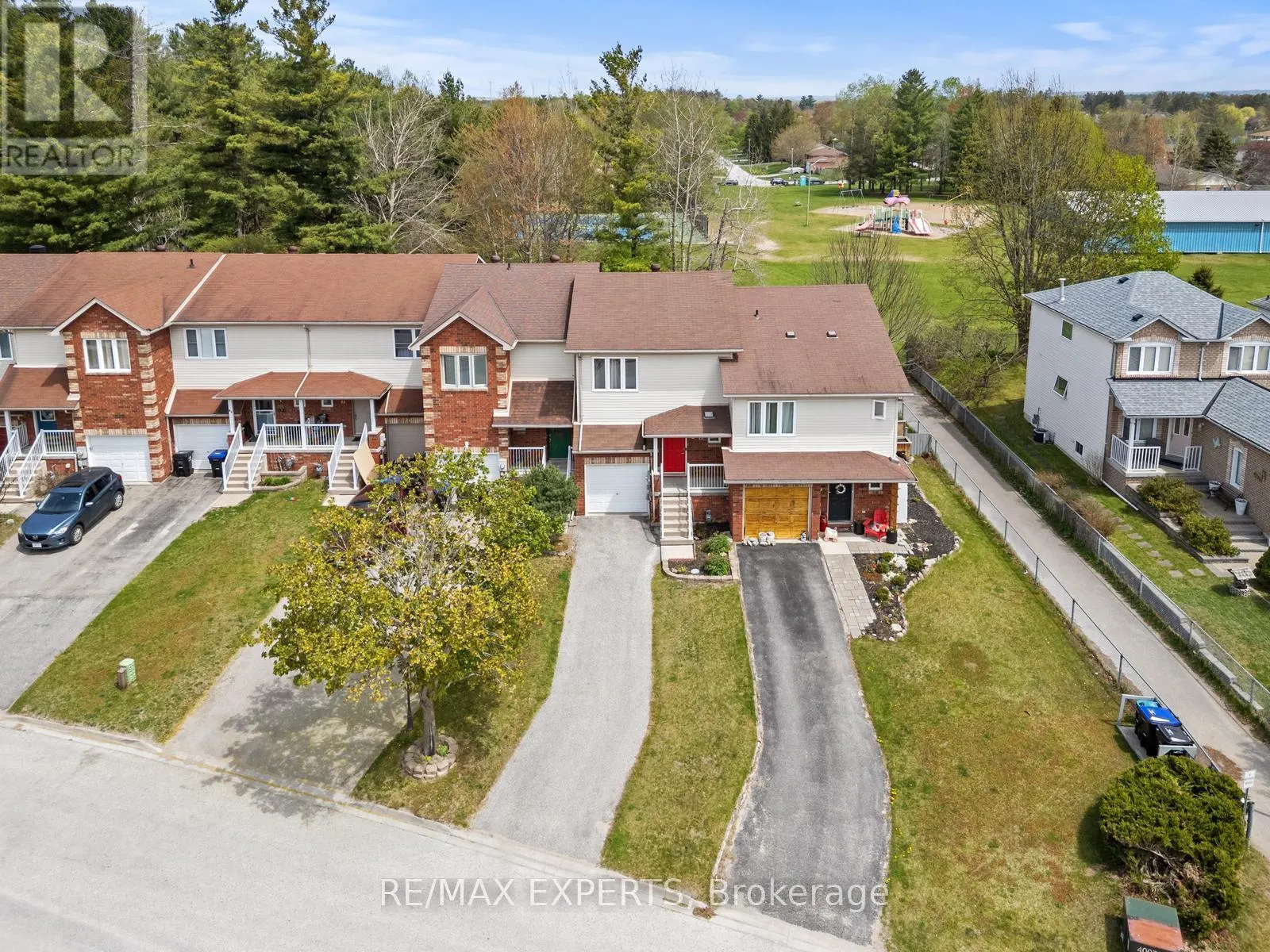 89 PARKSIDE CRESCENT