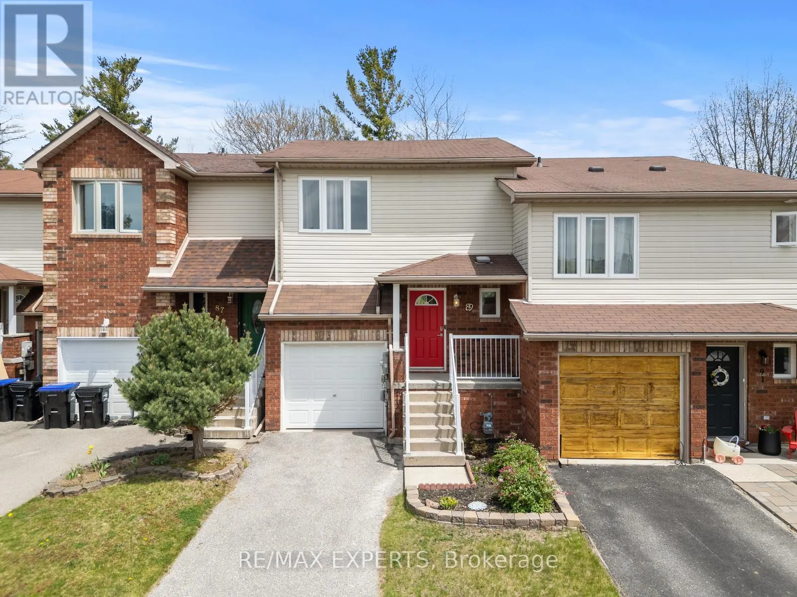 89 PARKSIDE CRESCENT