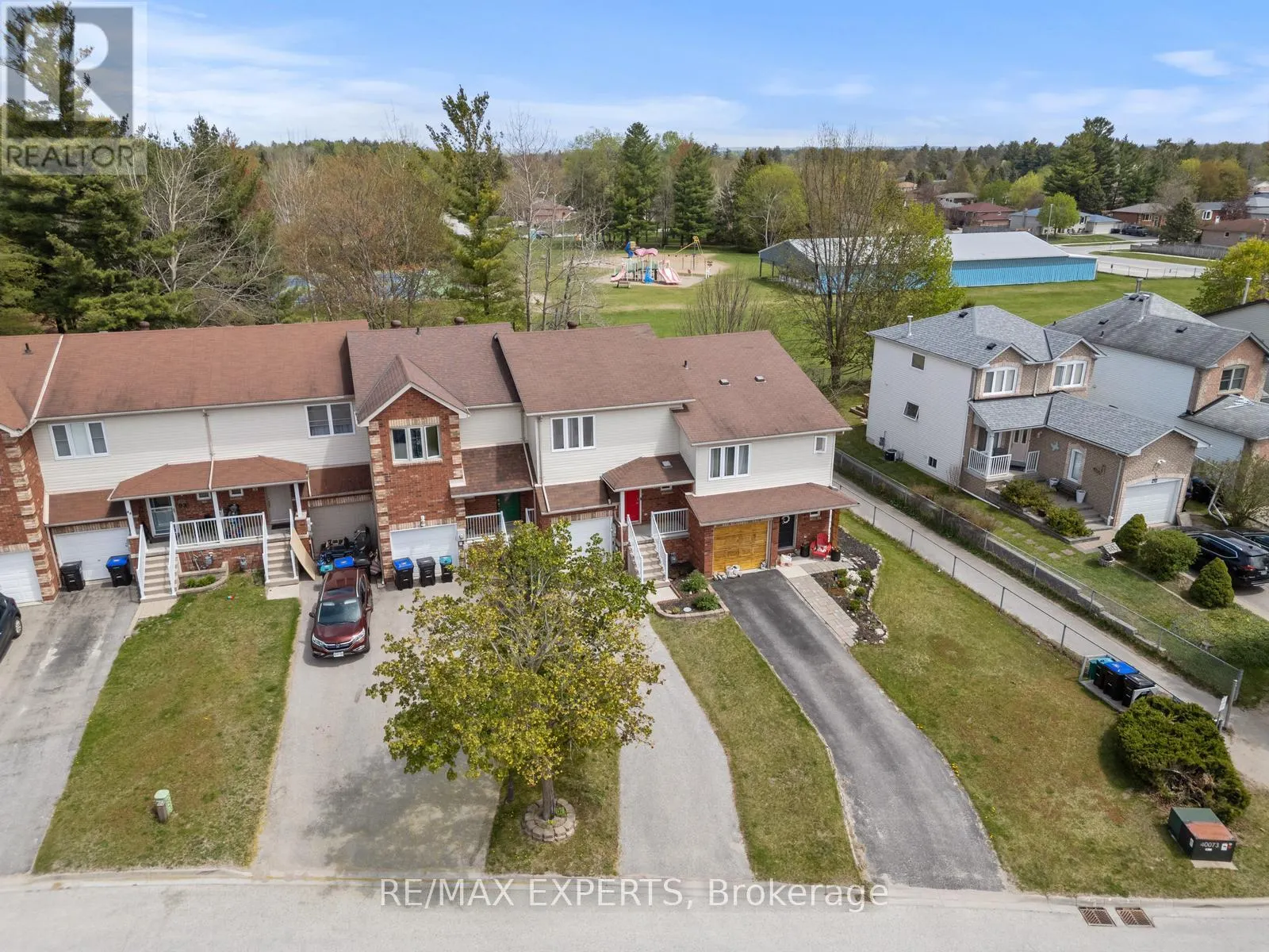 89 PARKSIDE CRESCENT