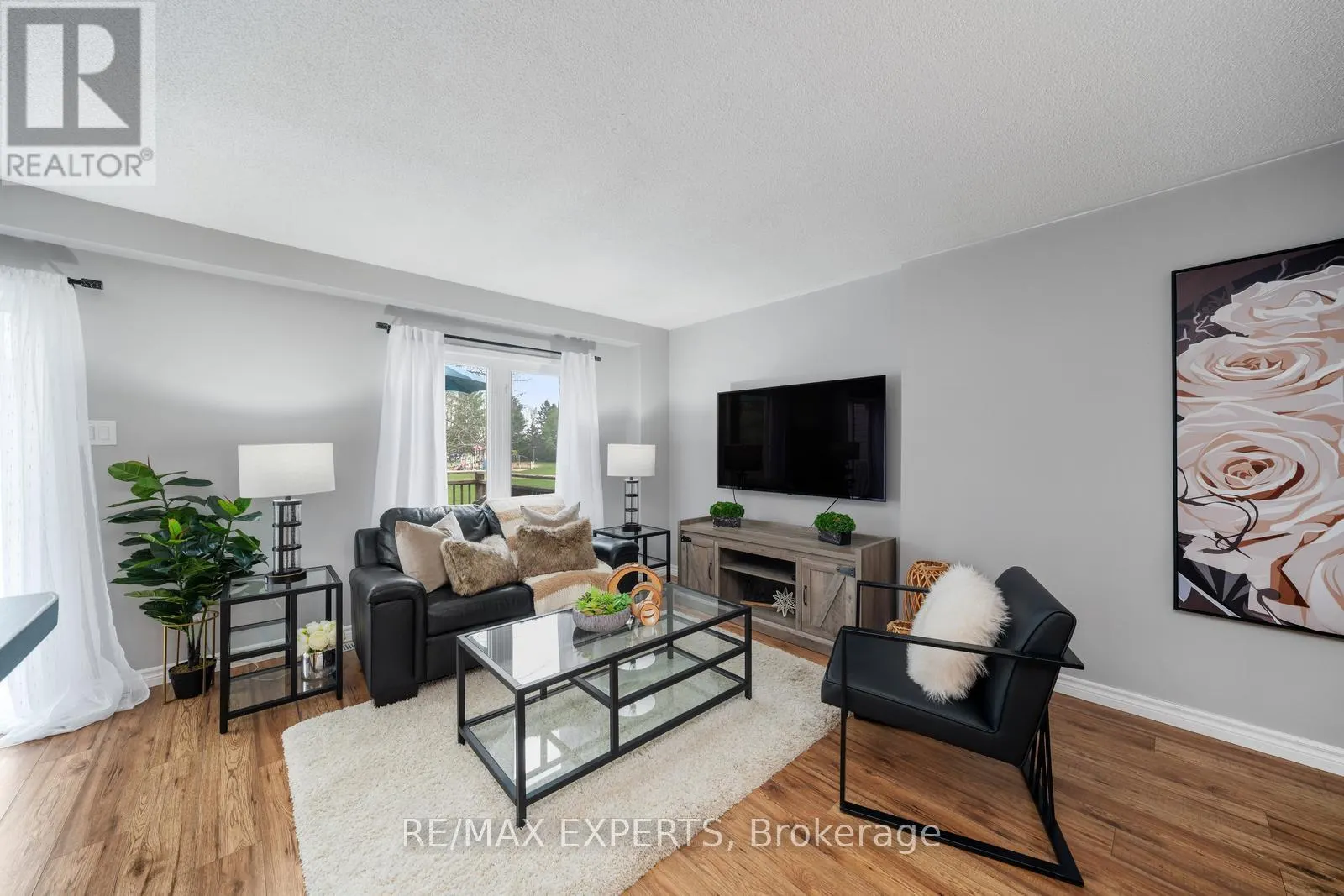 89 PARKSIDE CRESCENT