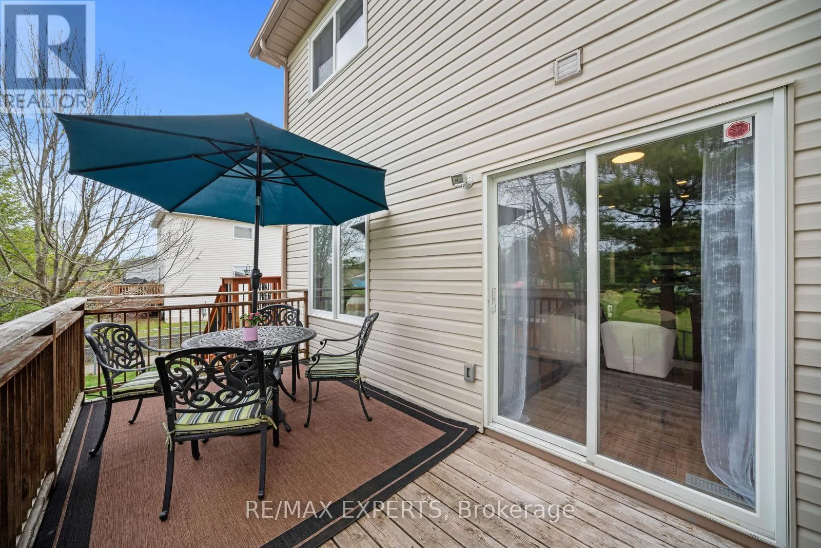 89 PARKSIDE CRESCENT