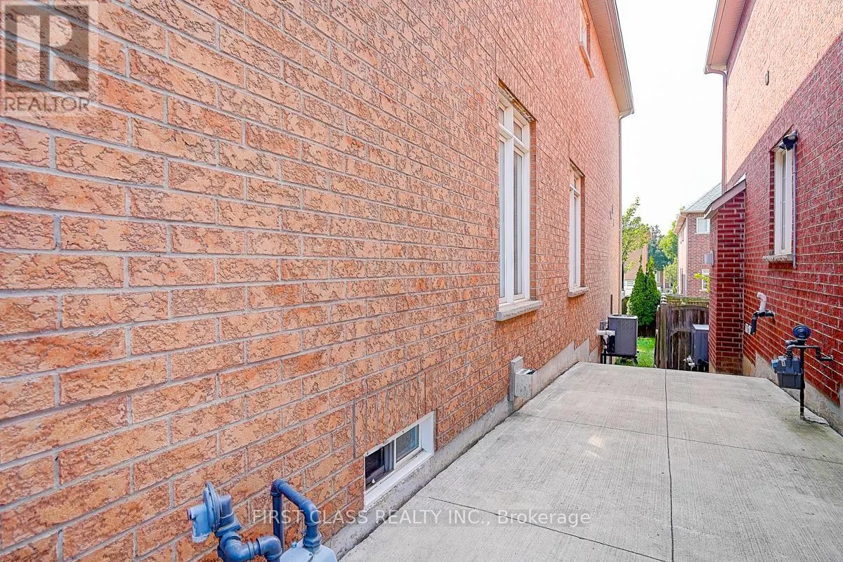50 HAYFIELD CRESCENT