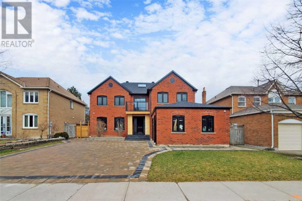 12 GLENCOVE DR, Markham