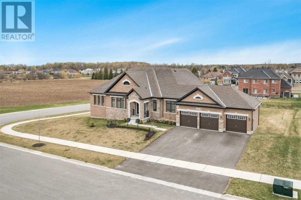 22 STEWART CRES, Essa