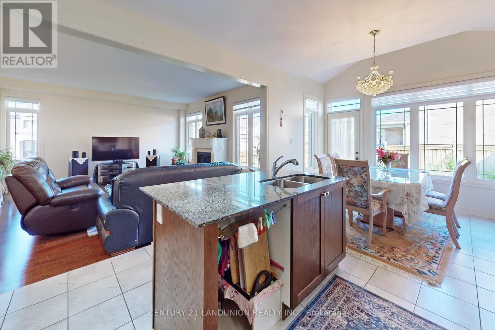 41 ATKINSON CRES