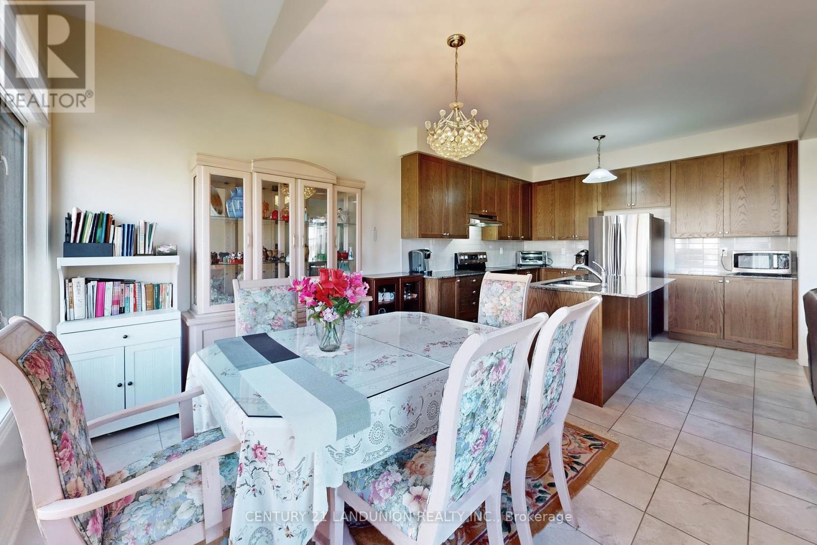 41 ATKINSON CRES