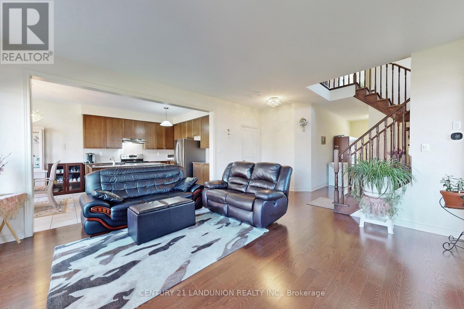 41 ATKINSON CRES