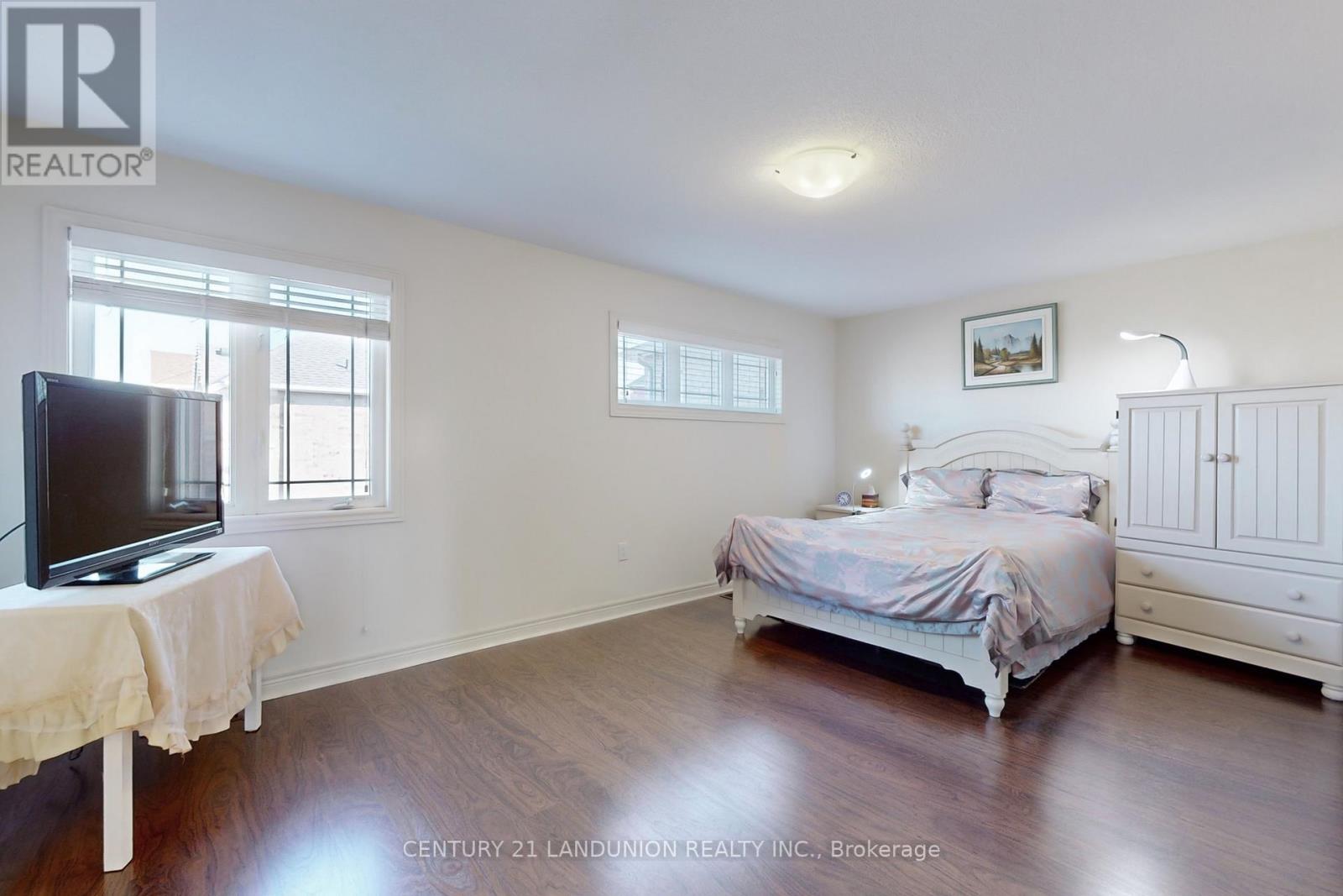 41 ATKINSON CRES
