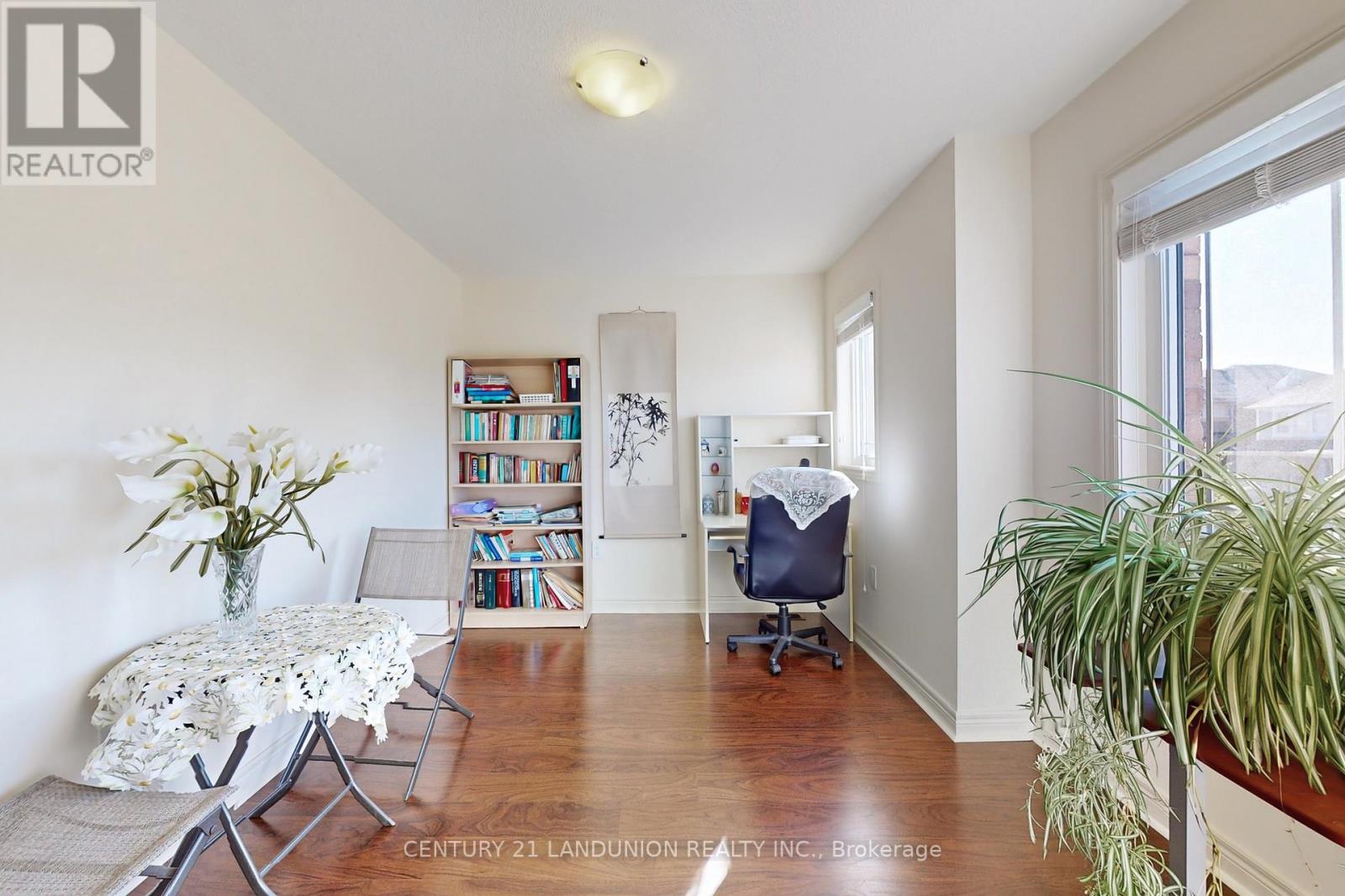 41 ATKINSON CRES
