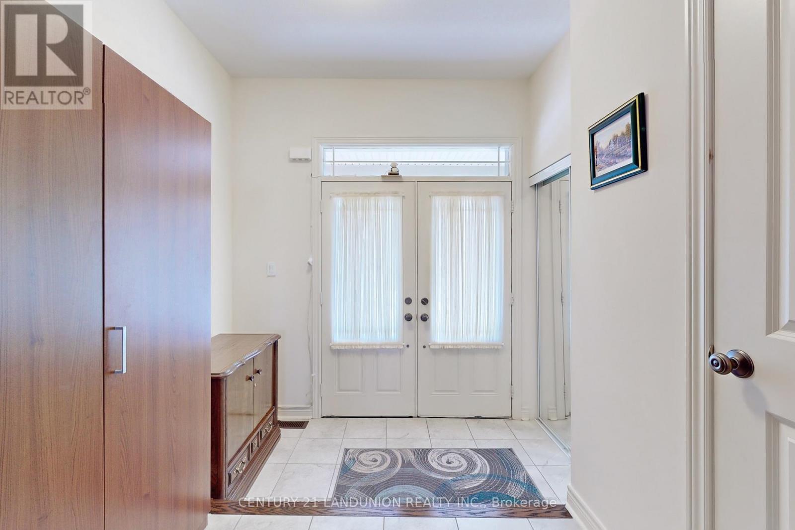 41 ATKINSON CRES