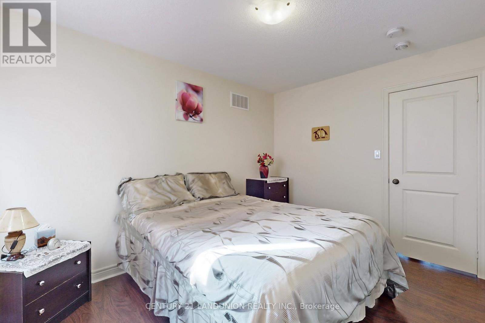 41 ATKINSON CRES