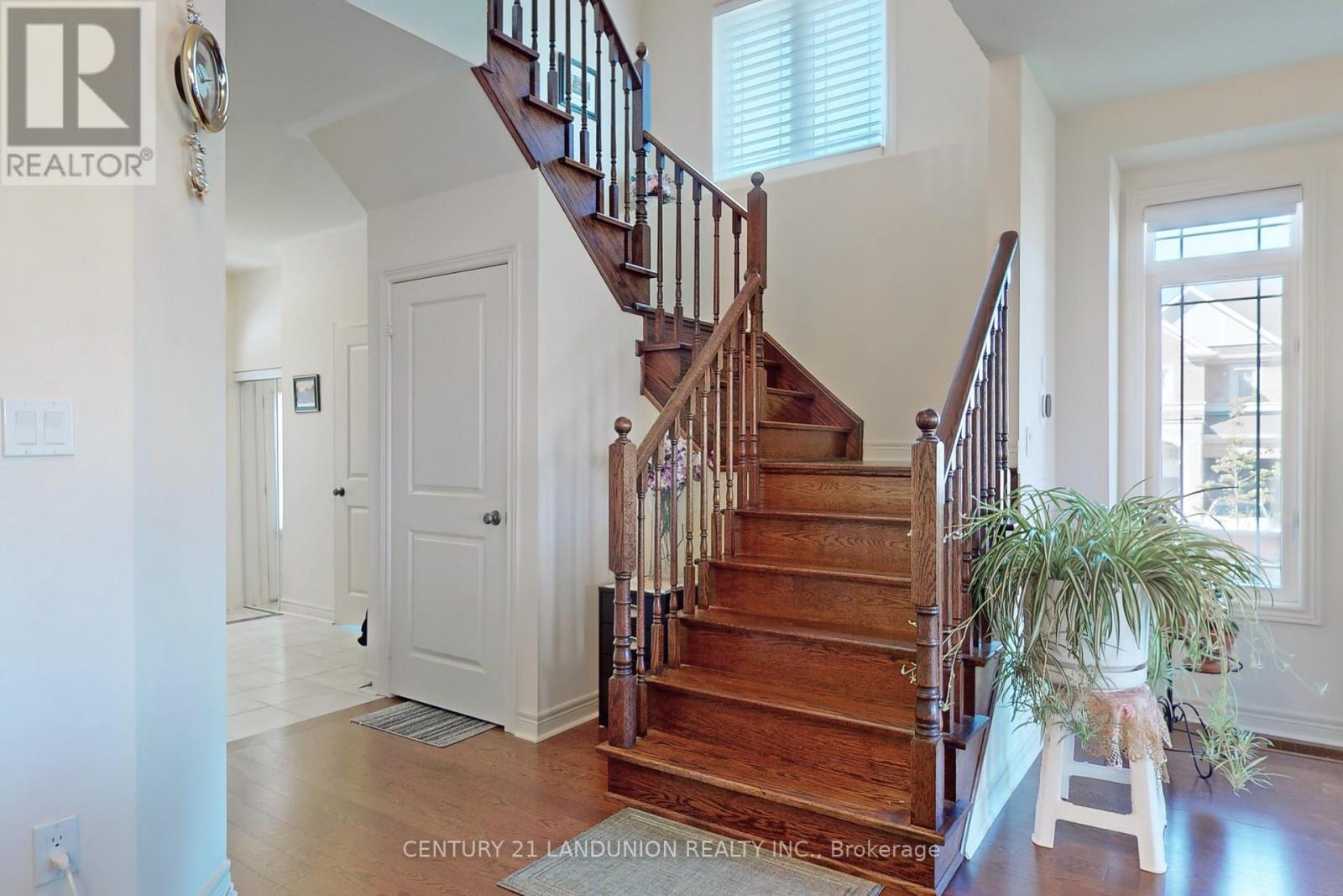 41 ATKINSON CRES