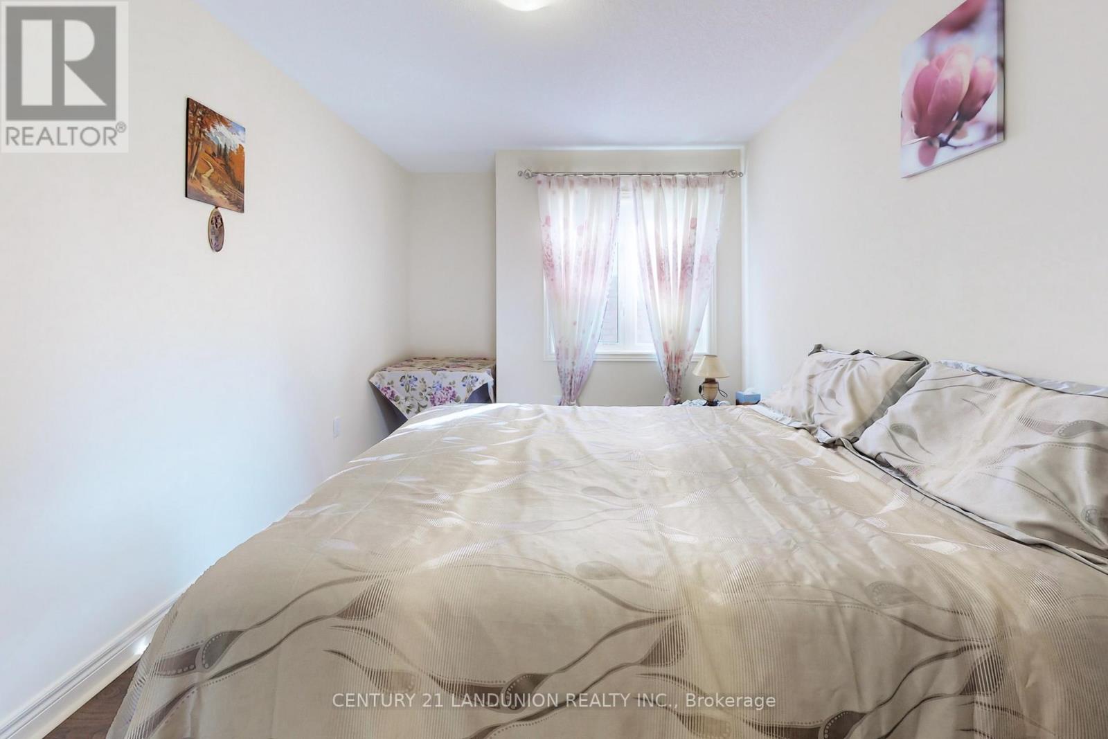 41 ATKINSON CRES