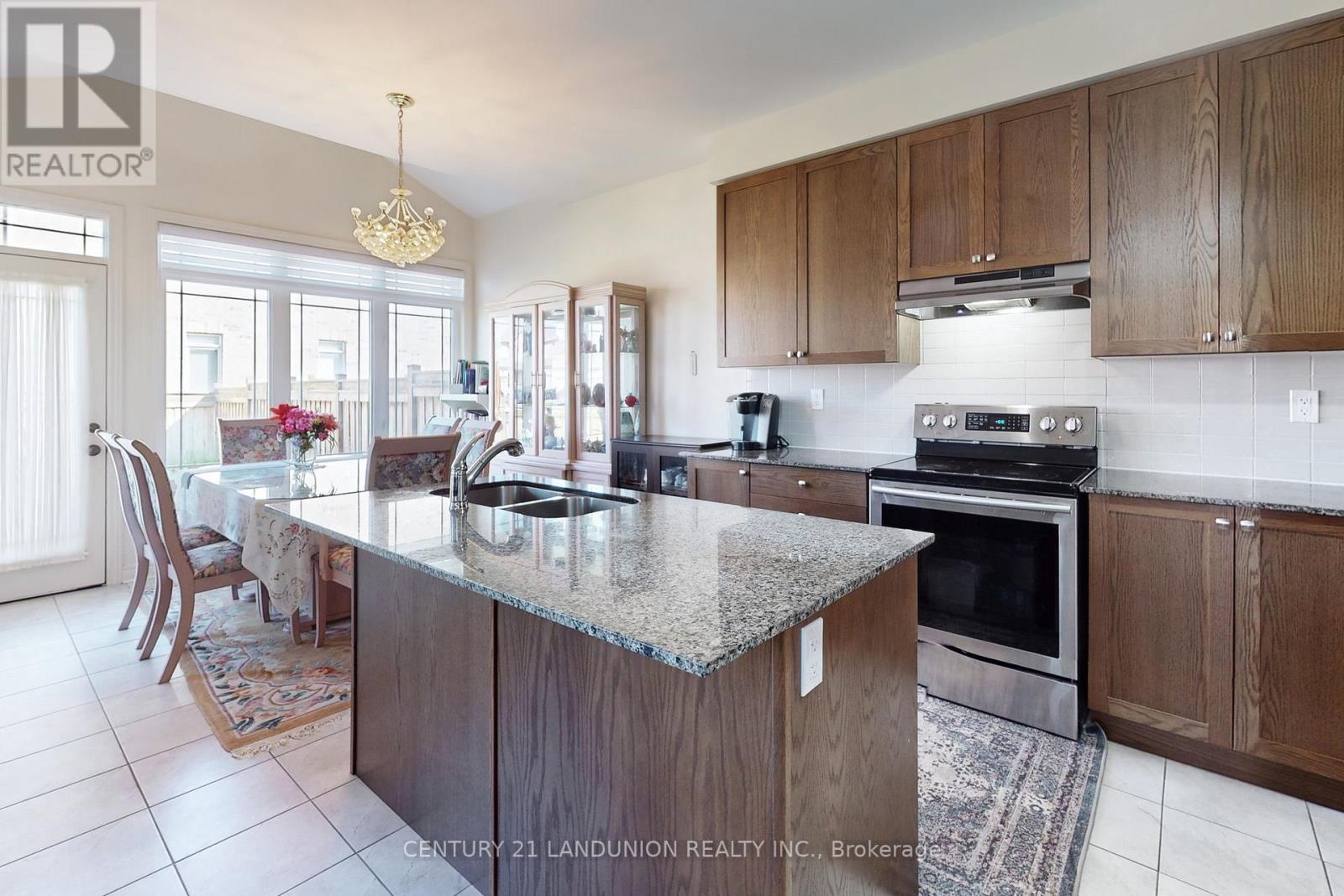 41 ATKINSON CRES