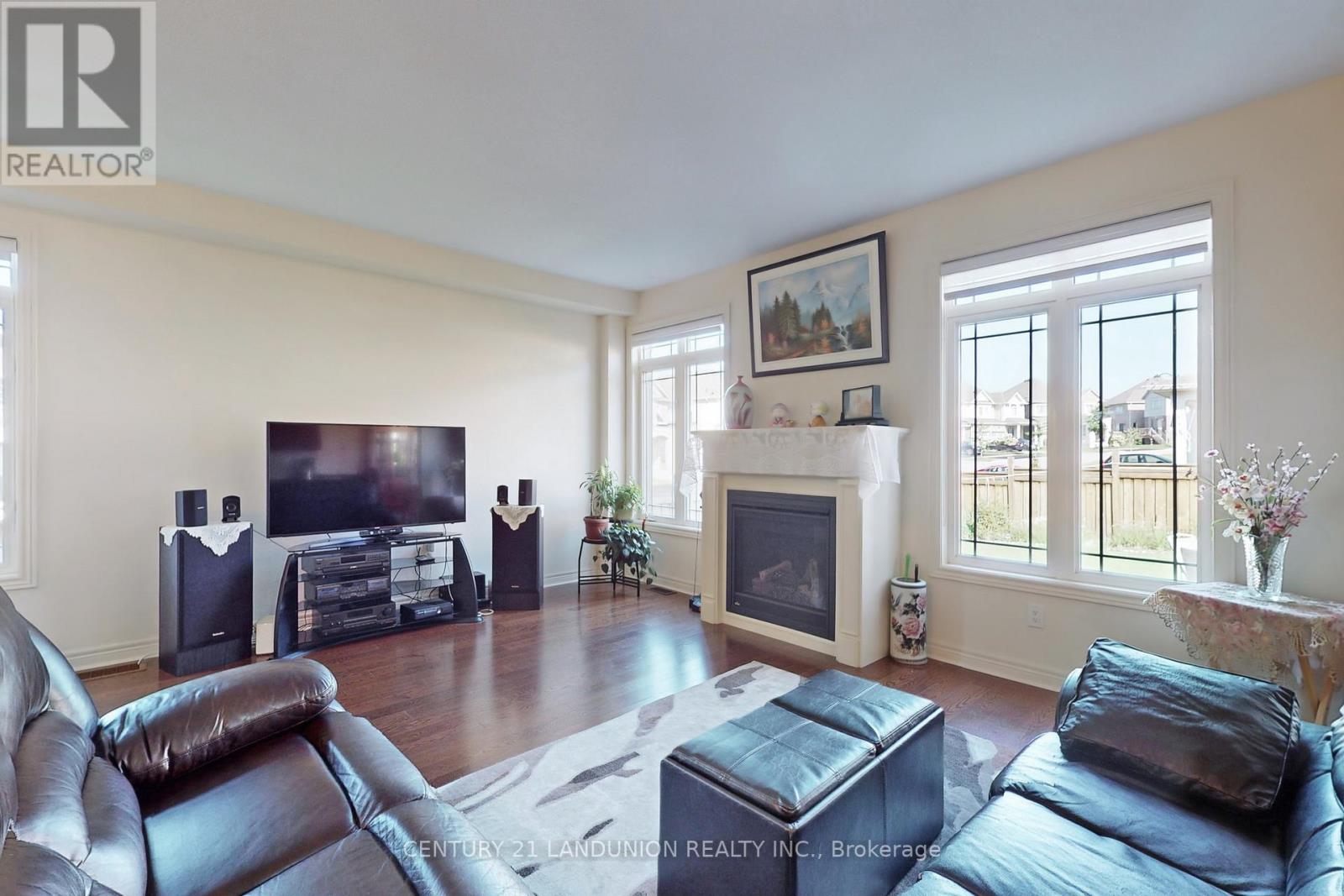 41 ATKINSON CRES