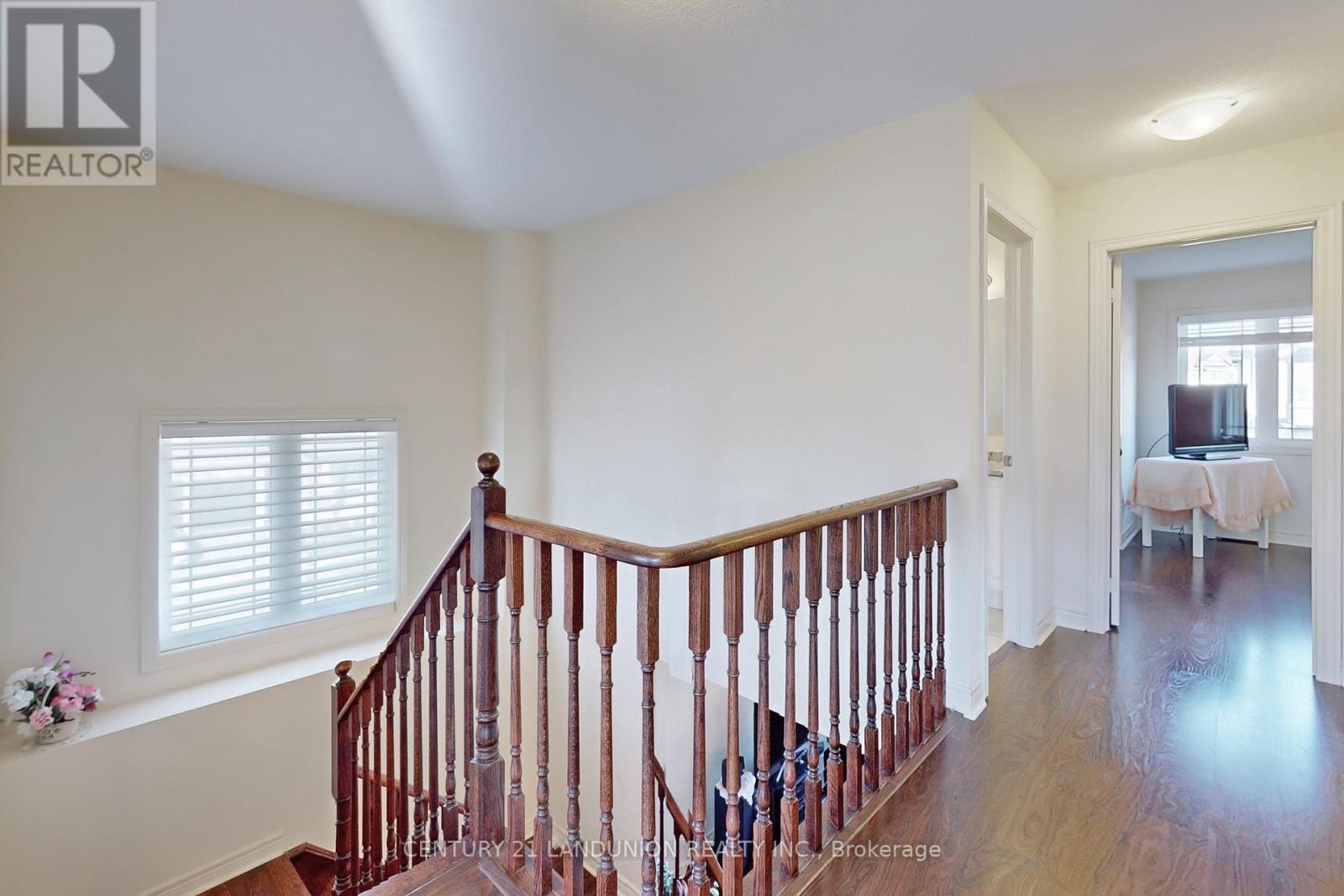41 ATKINSON CRES